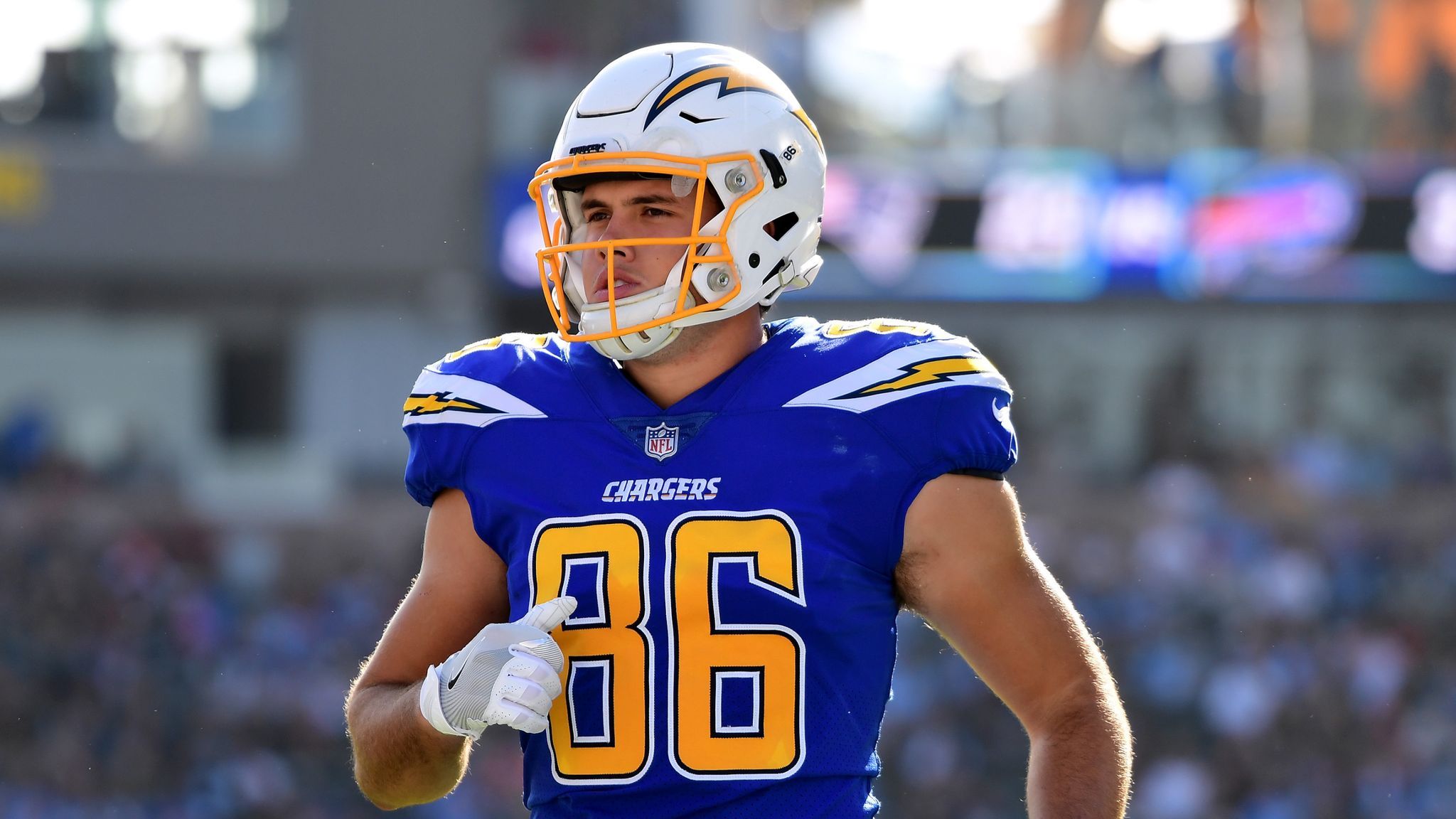 2048x1152 LA Chargers place franchise tag on tight end Hunter Henry