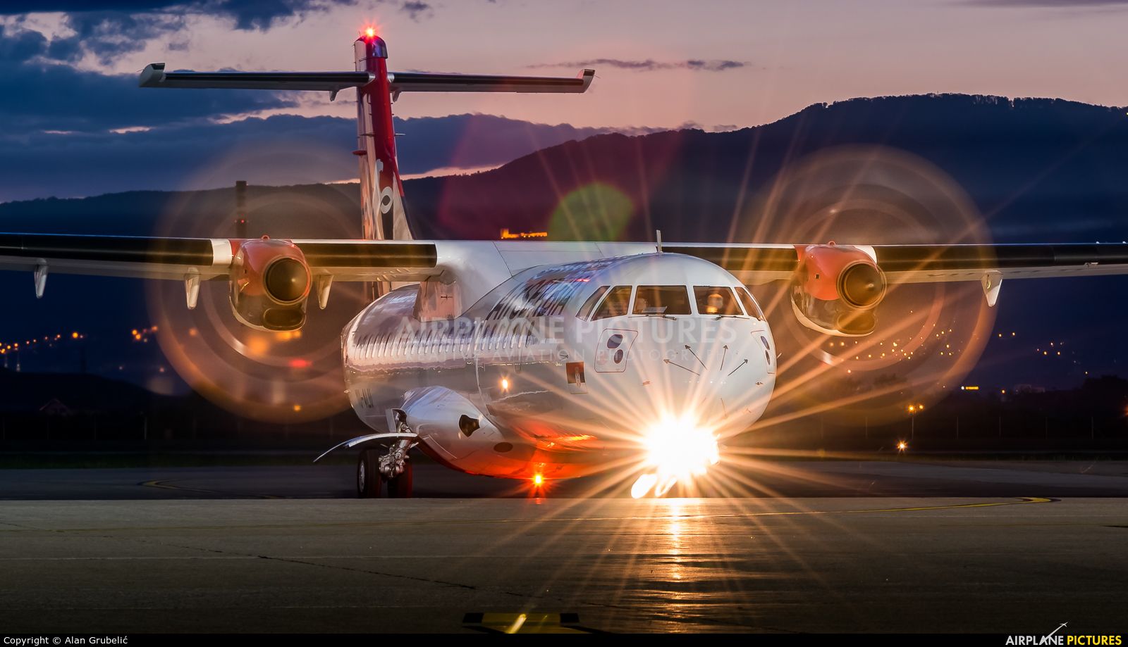 1600x919 ATR 72 Wallpaper