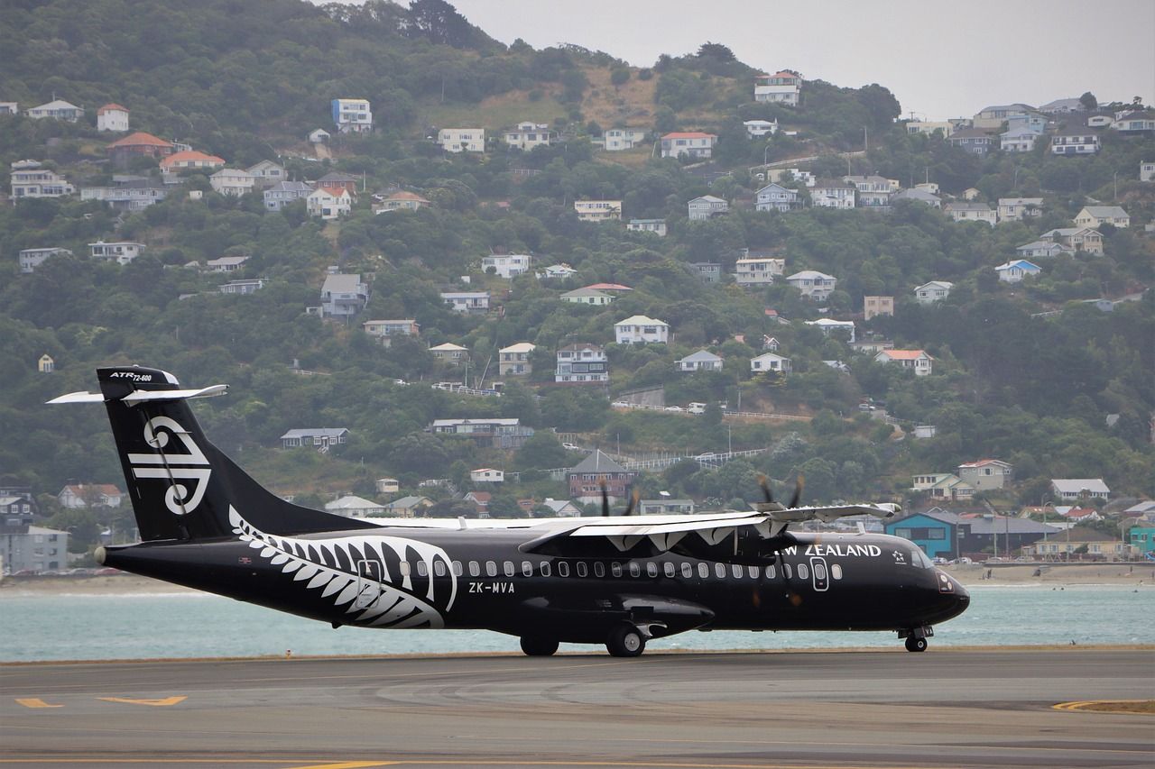 1280x853 Free Atr72 600 & Car Image