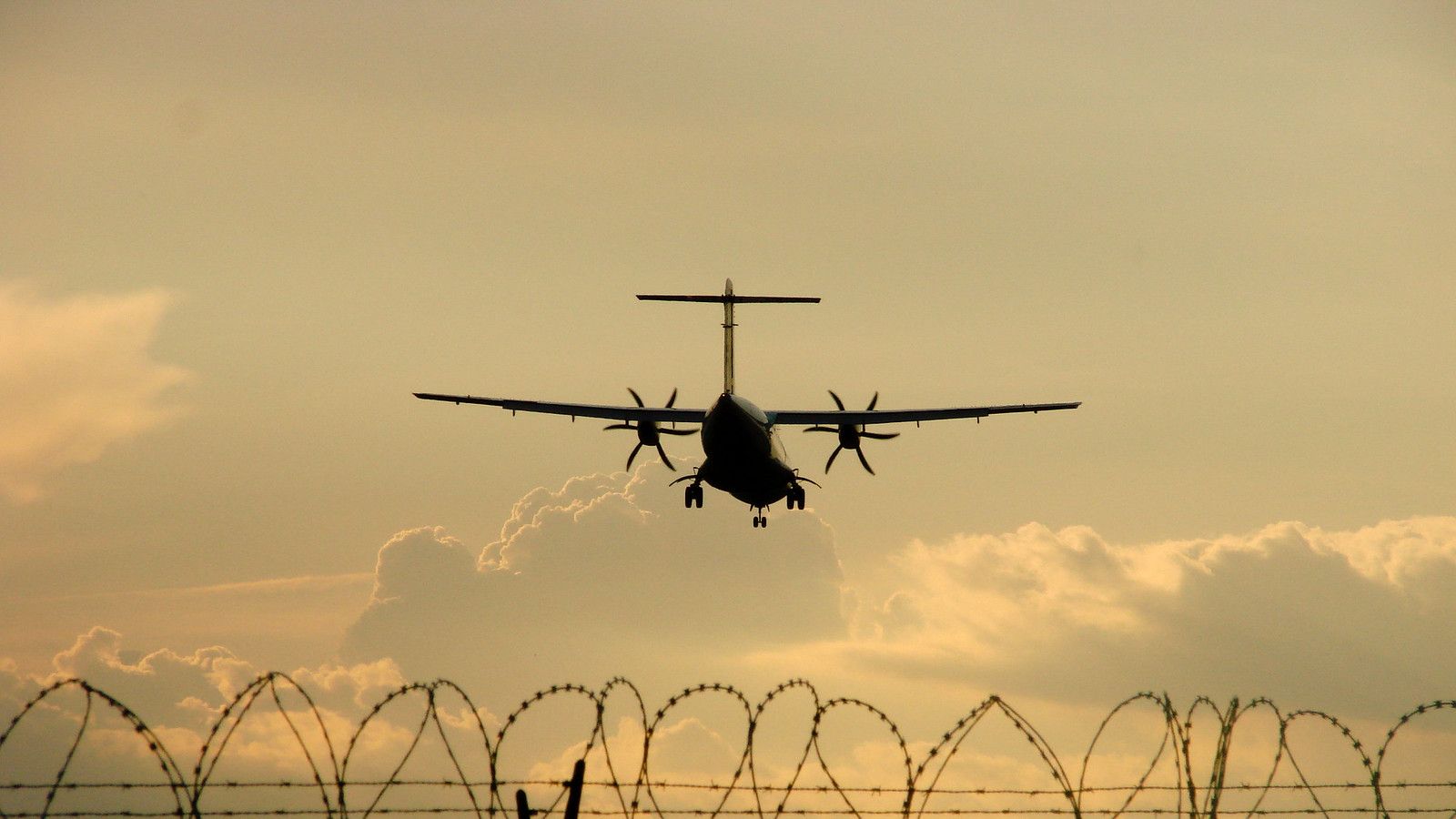 1600x900 OK MFT. Czech Airlines OK MFT ATR 72 500 LHBP 31R 2017.07.0