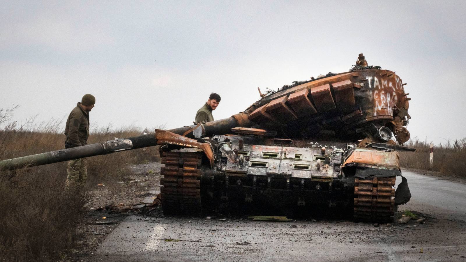 1600x900 Pentagon Bankrolls Soviet Era Tanks For Ukraine's War Against The Russians