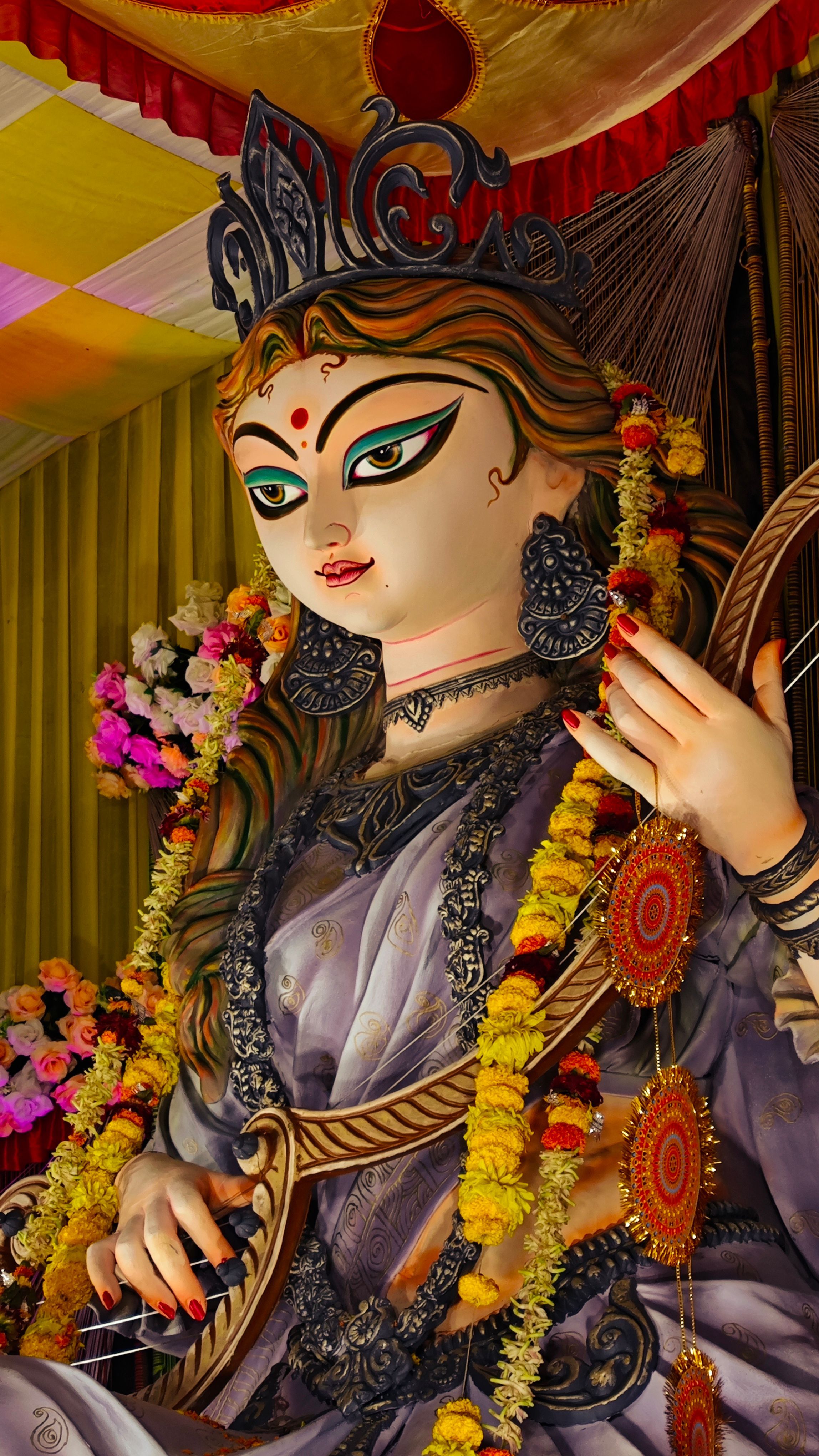 2296x4080 Colorful Idol of Goddess Saraswati with Floral Decor · Free