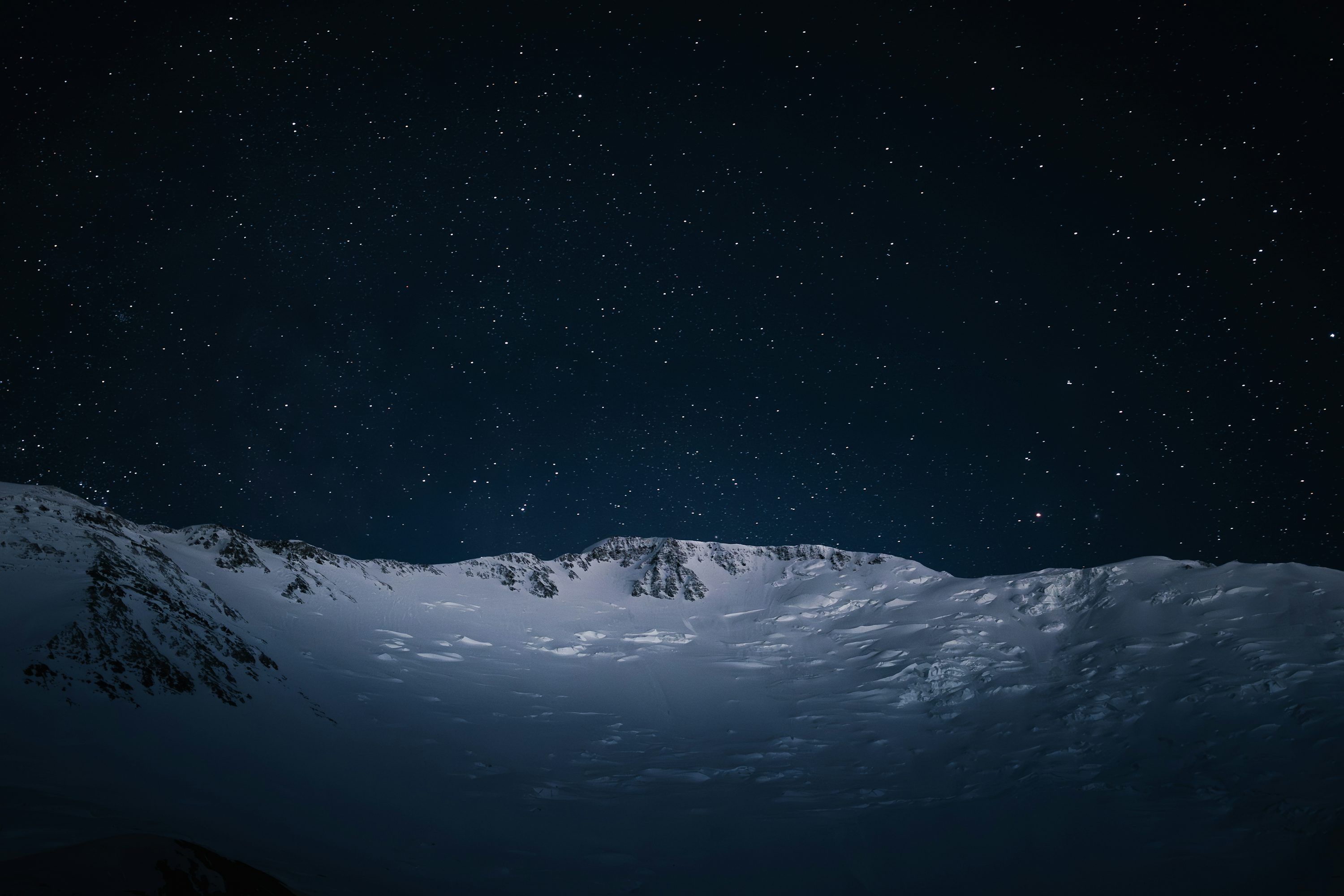 3000x2000 Snowy lunar landscape under a starry night sky photo