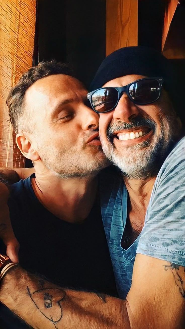 736x1310 Daryl and rick wallpaper. Rick and negan twd wallpaper, The walking dead cast, The walking