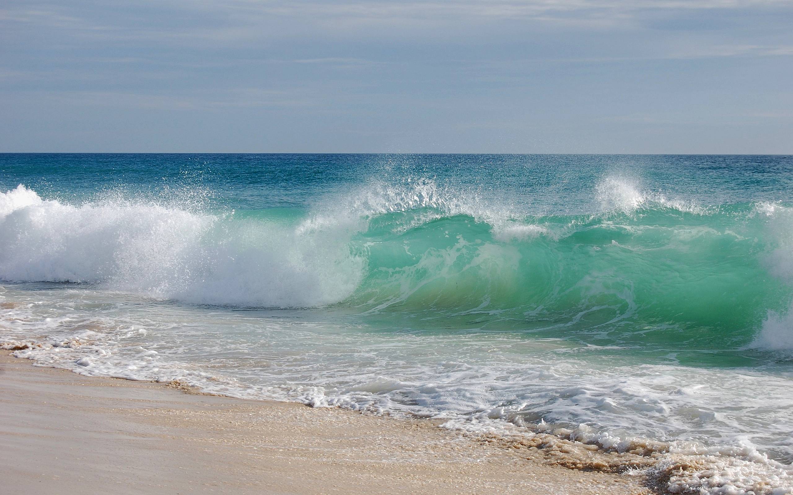 2560x1600 Beach Waves Wallpaper