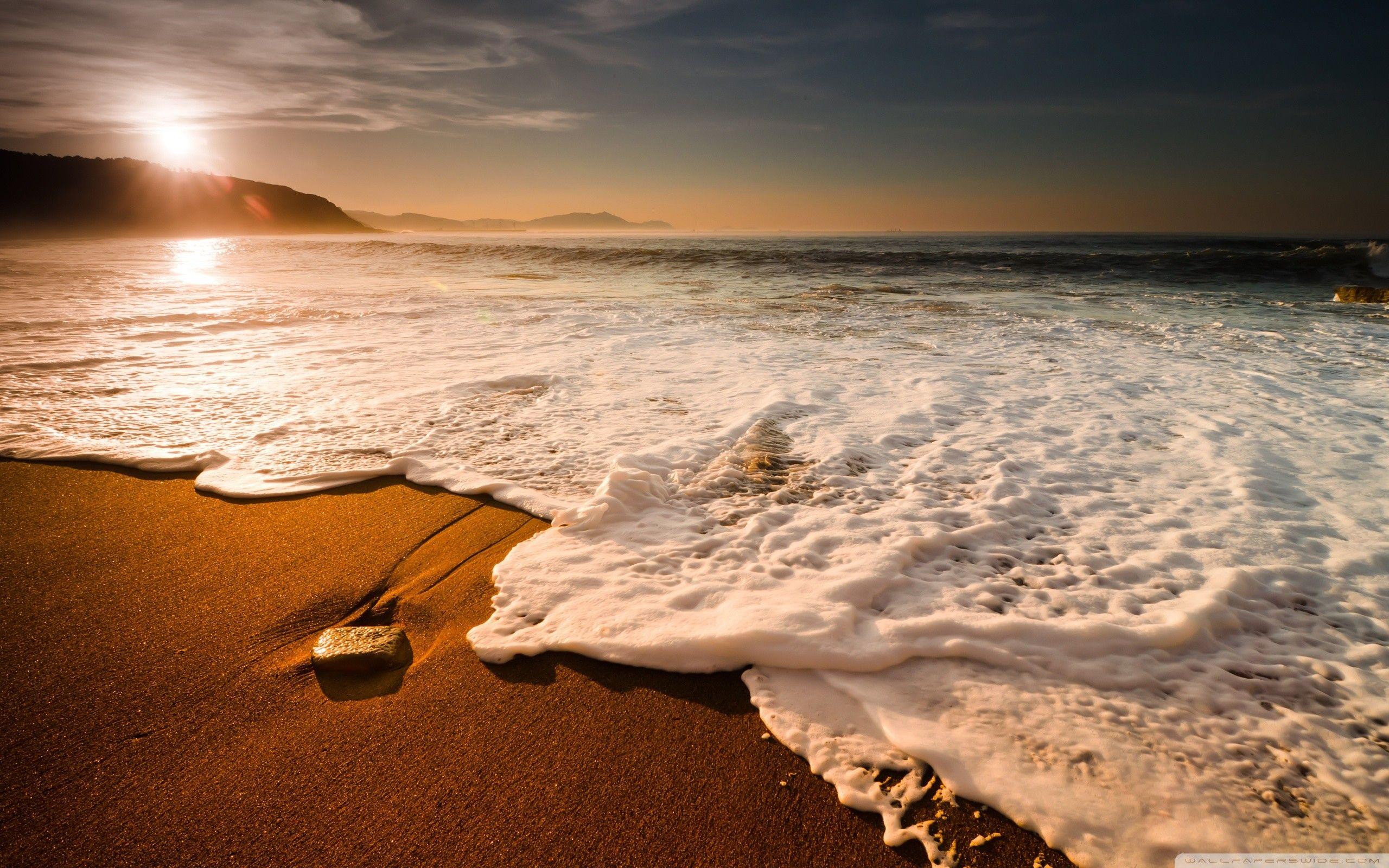 2560x1600 Wave Wallpaper