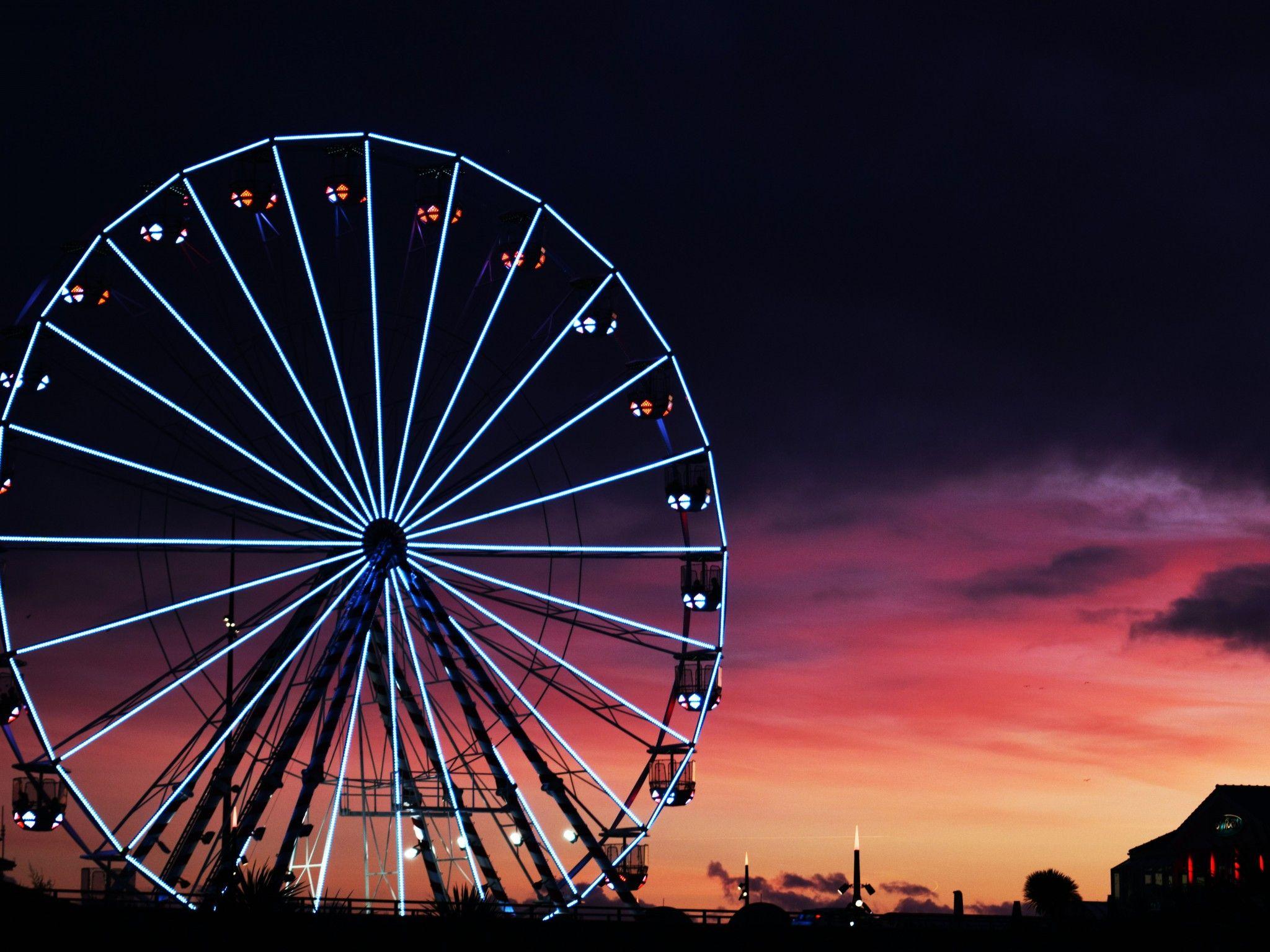 2048x1536 Ferris wheel 4K Wallpaper, Silhouette, Sunset, Neon Lights, Amusement park, Purple sky, Photography