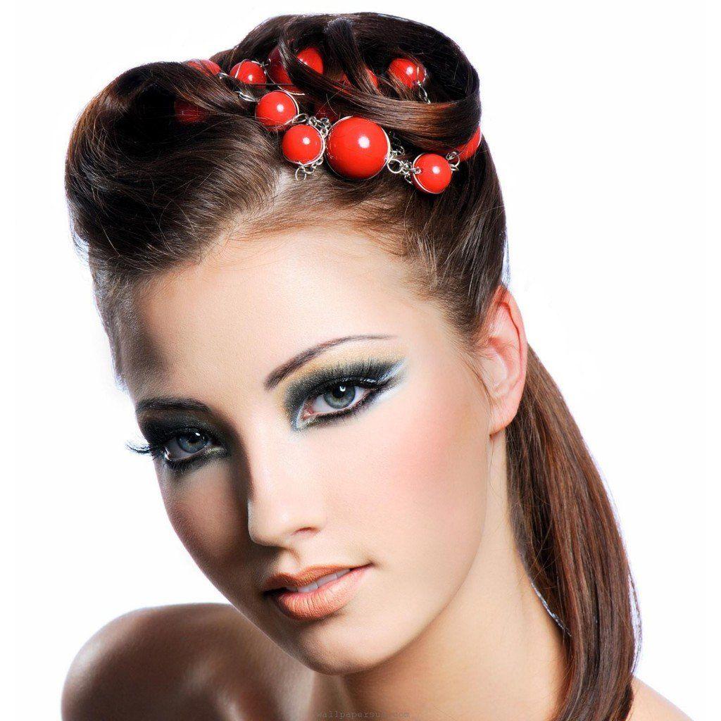 1024x1024 Cute Makeup Wallpaper