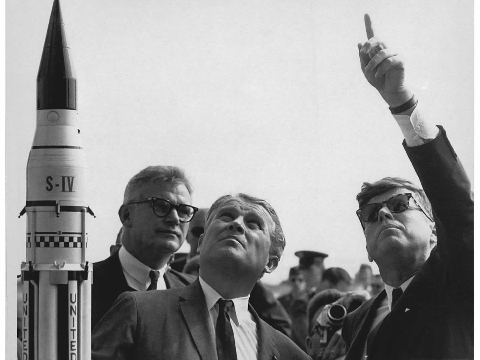1600x1200 President Kennedy at Cape Canaveral