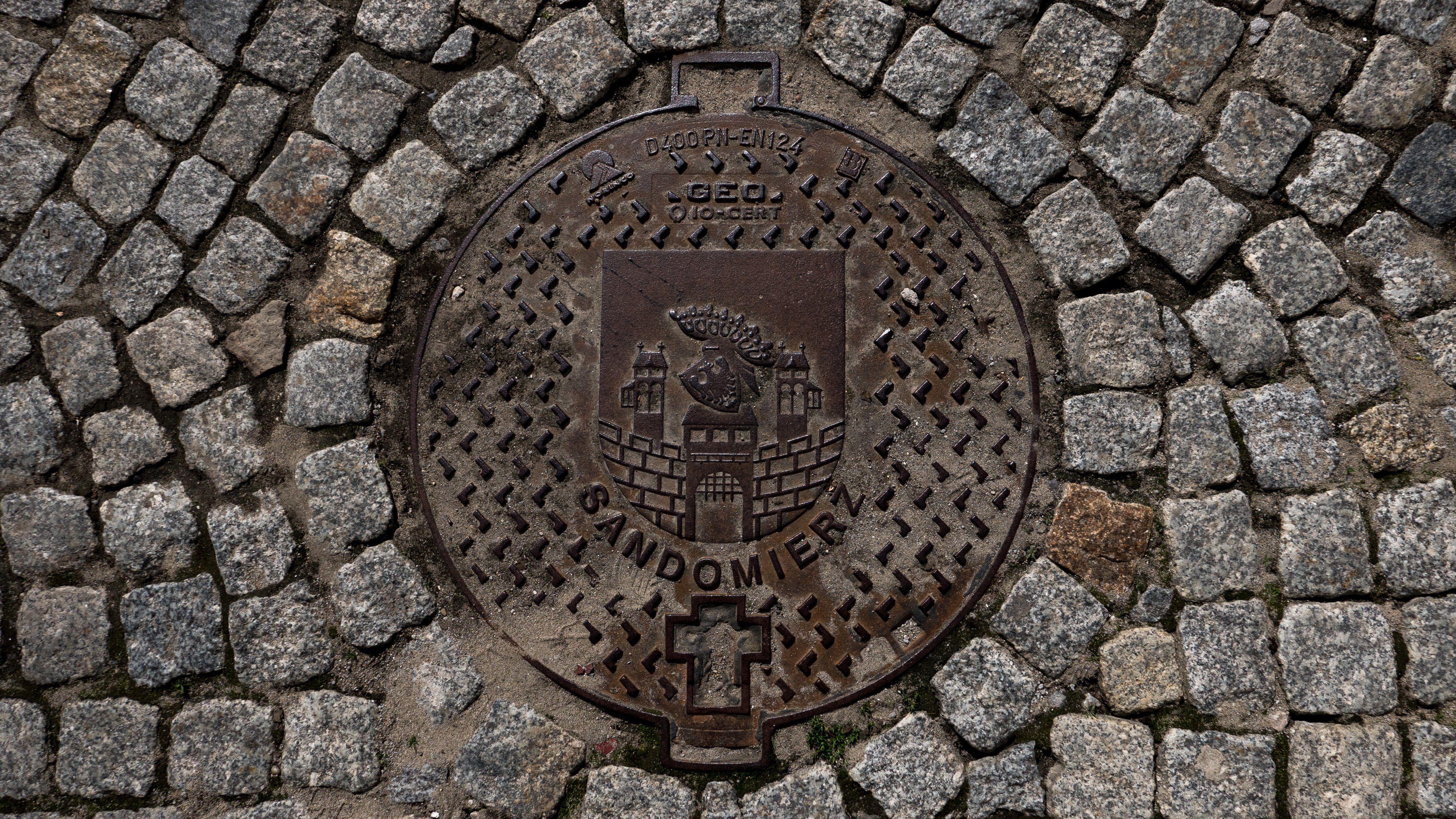 4289x2413 sewer hatch, Pavements, Sandomierz Wallpaper HD / Desktop and Mobile Background