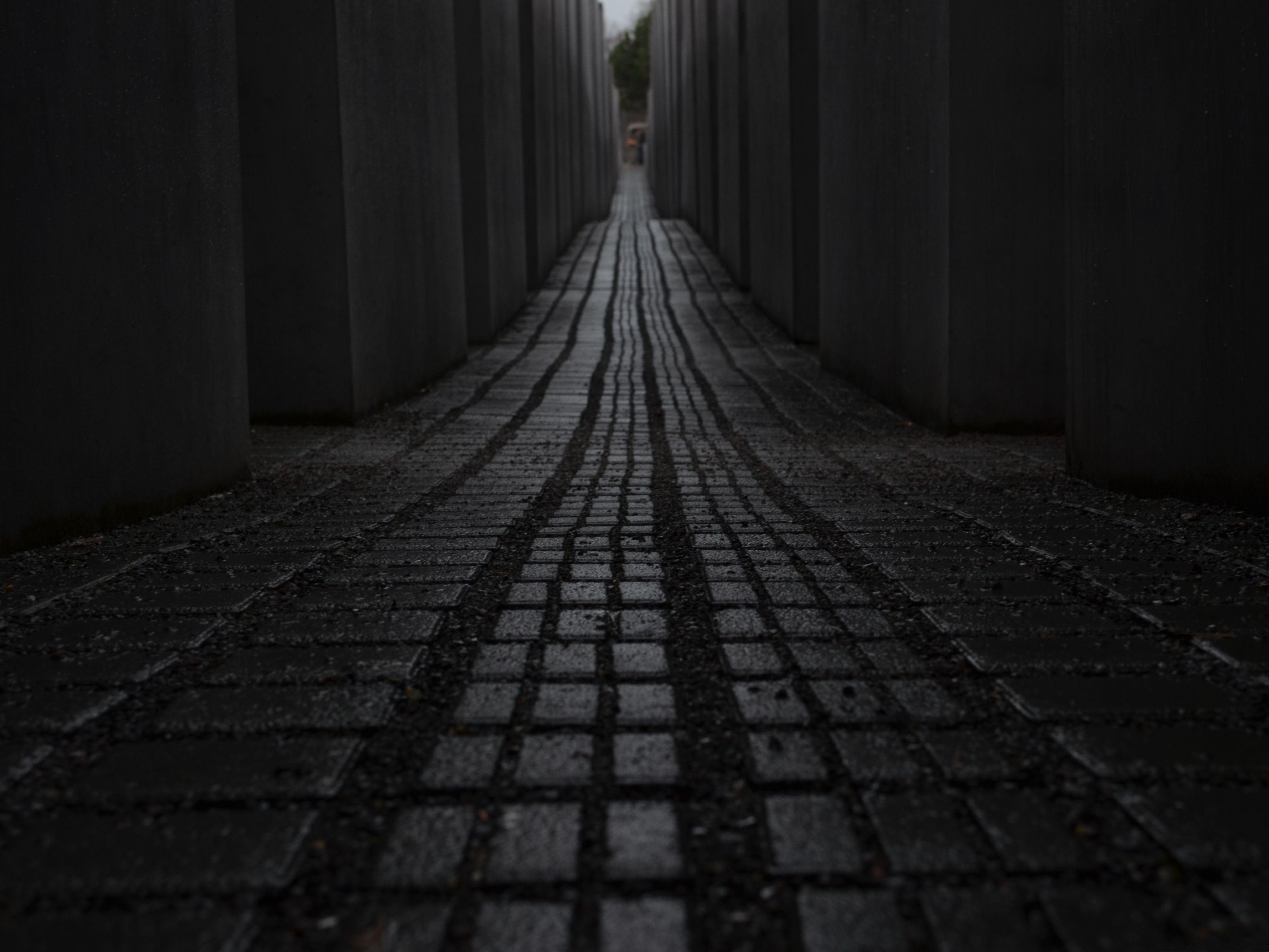 4096x3072 High Resolution Wallpaper, Memorial Black Road, Seemingly Endless 4096X3072 free wallpaper download 4096X3072 free wallpaper download. Free Wallpaper World