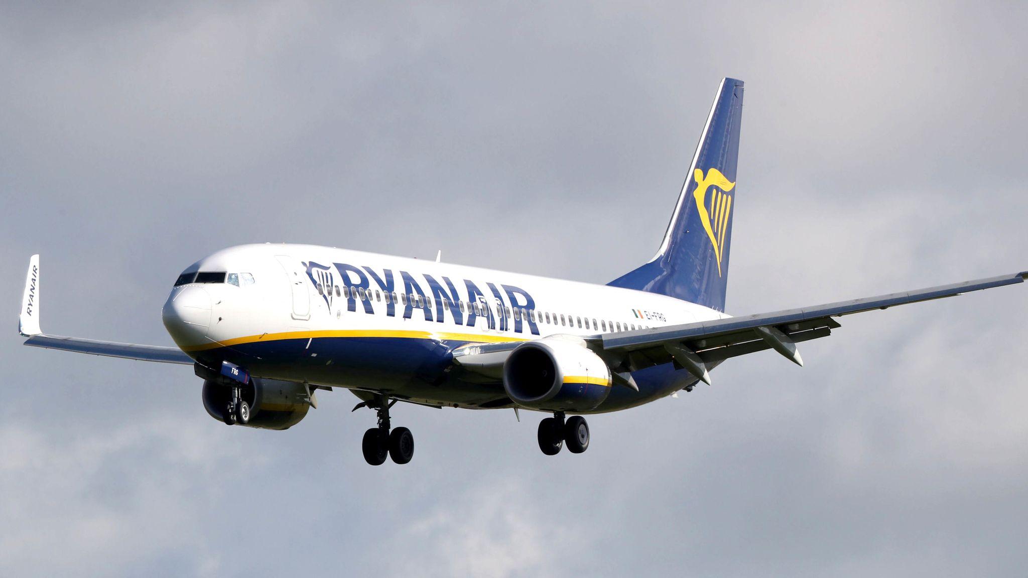 2048x1152 Ryanair cuts capacity again after 'government mismanagement of COVID travel policies'