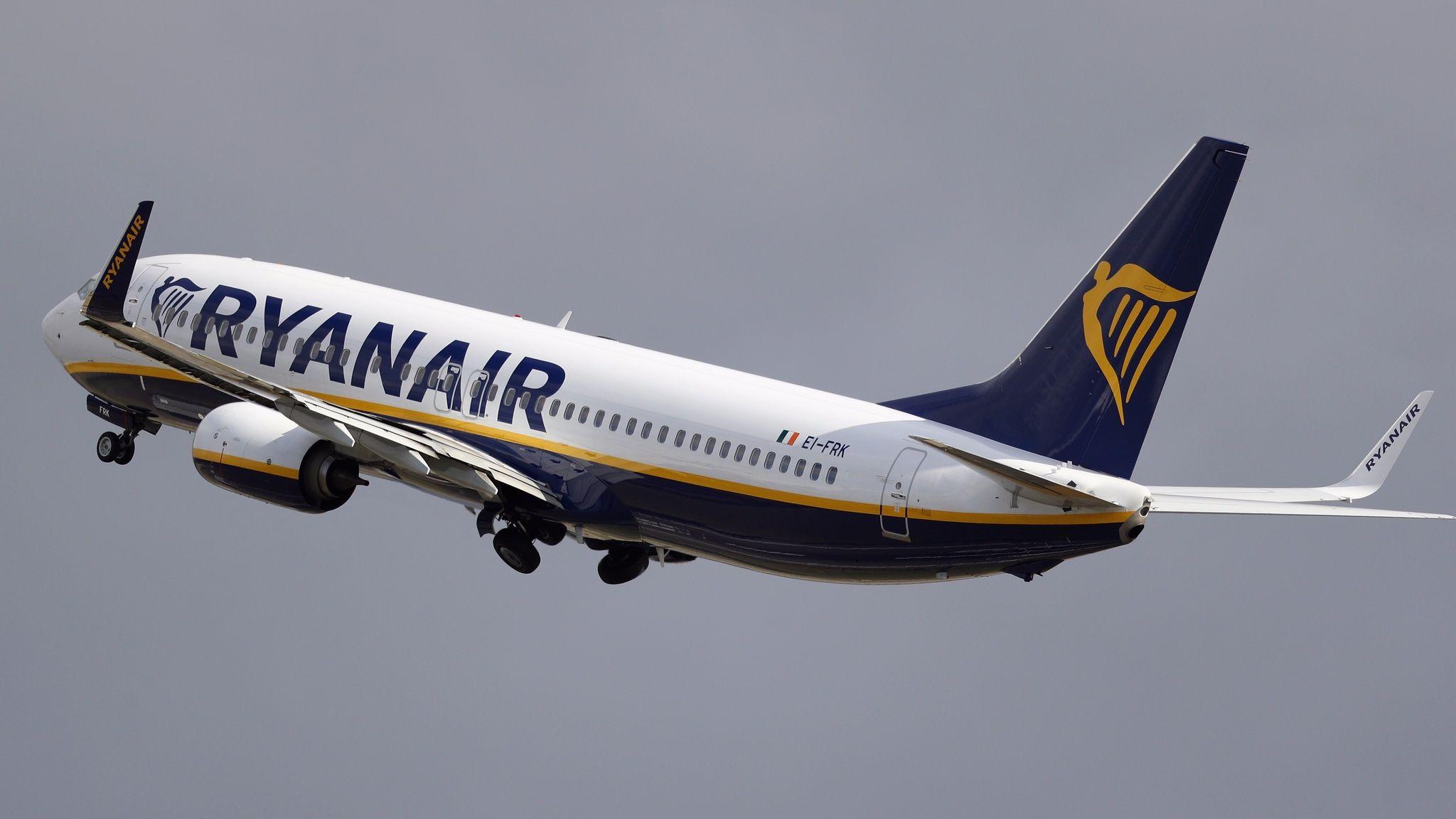 2048x1152 Ryanair cancels more flights, halts Alitalia bid
