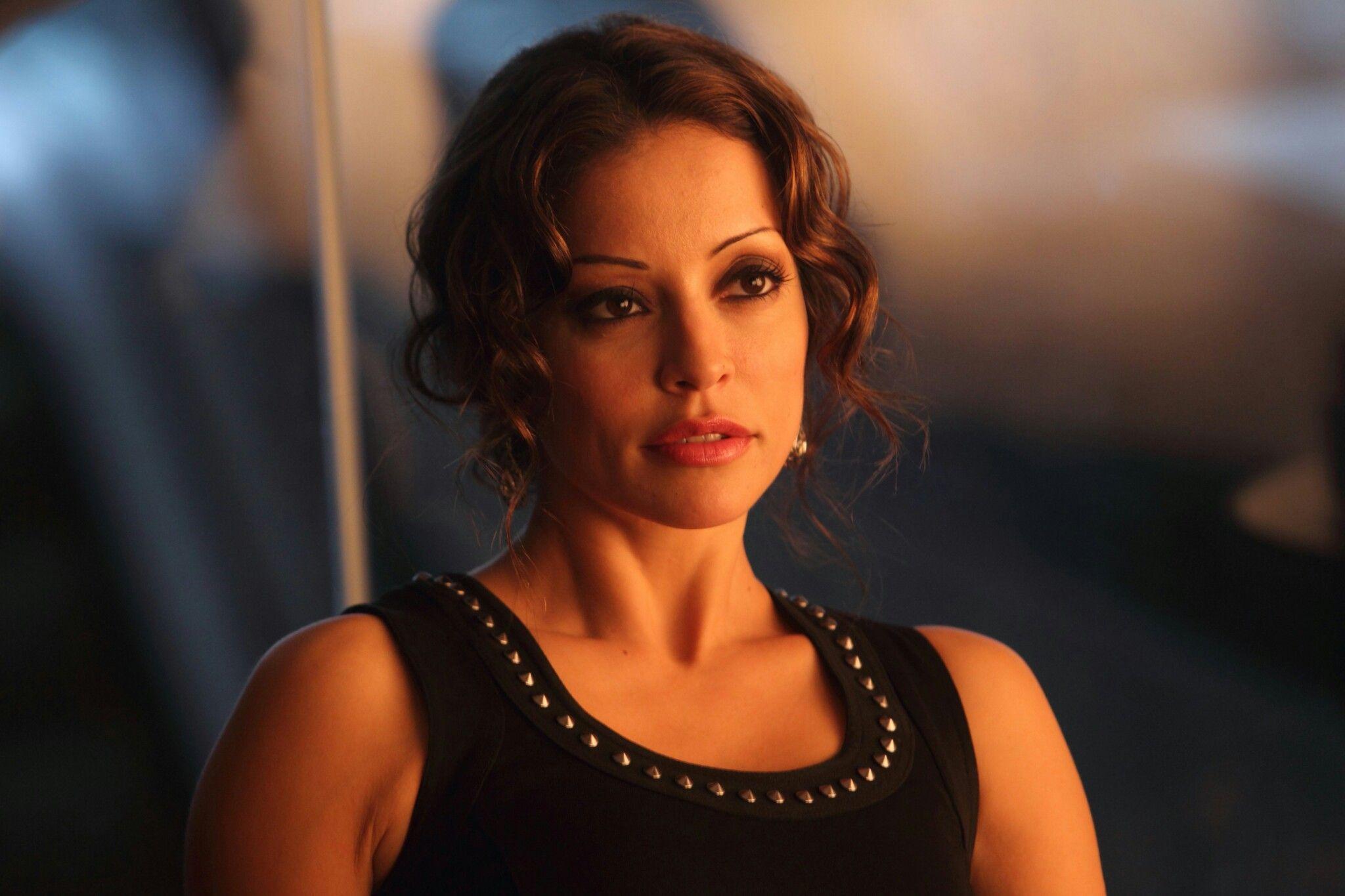 2048x1365 Lost Girl 2x06's Better to Burn Out Than Fae Away Vaugier as The Morrigan. Lost girl, Girl photo, Girl
