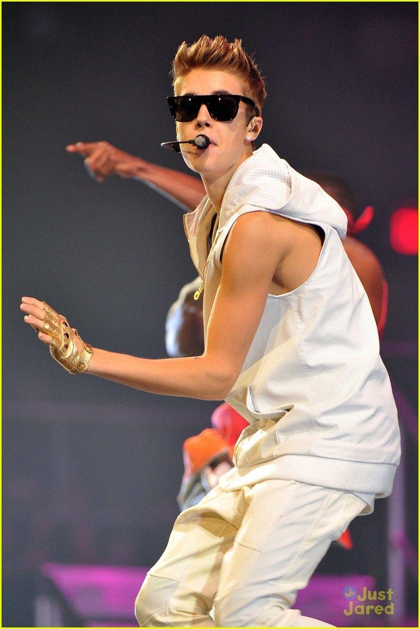 816x1222 Cody Simpson Justin Bieber Believe Tour - Justin Bieber Live At Believe Tour