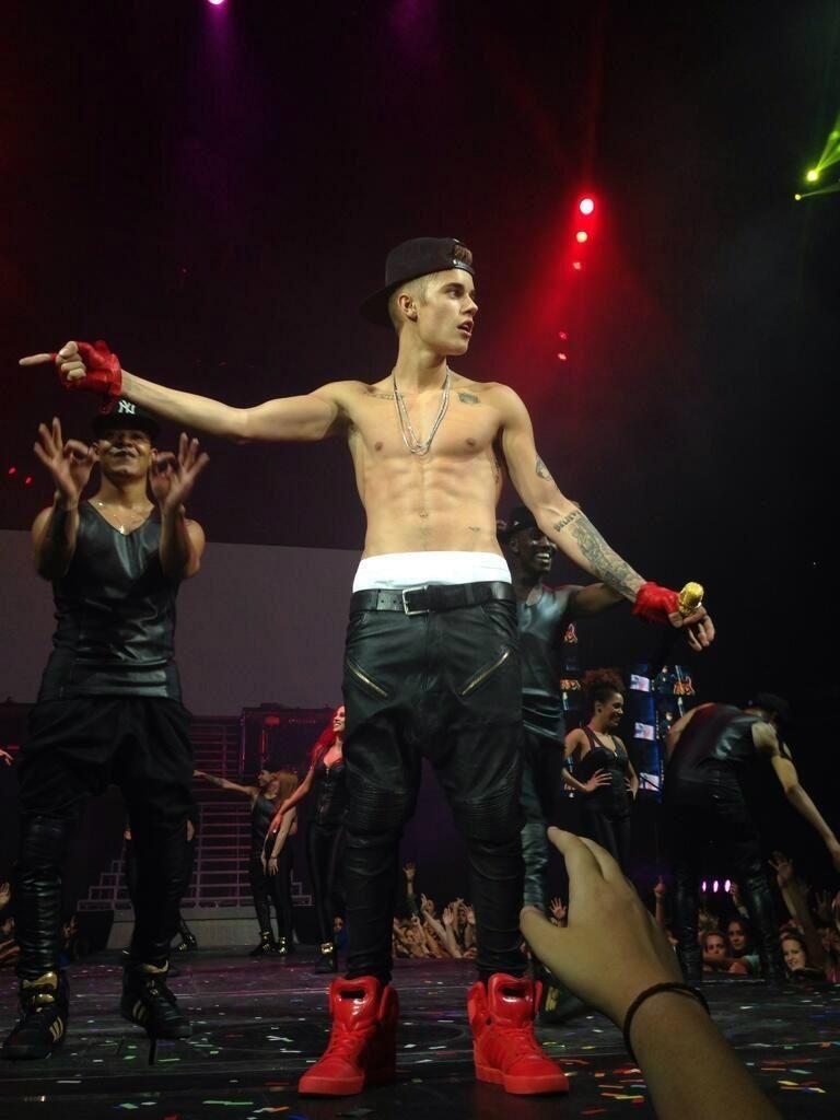 768x1024 justin bieber được phát hiện