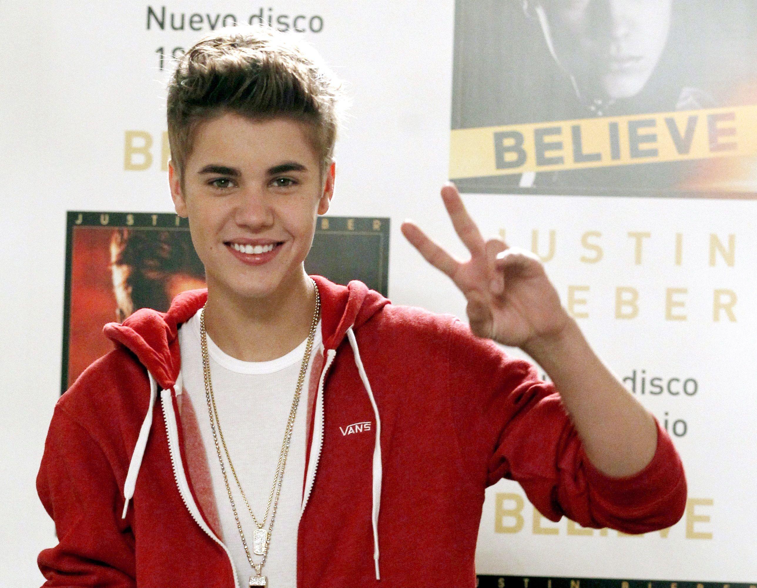 2576x2000 Justin Bieber Victory 2012 Hình nền - Hình nền HD 98122