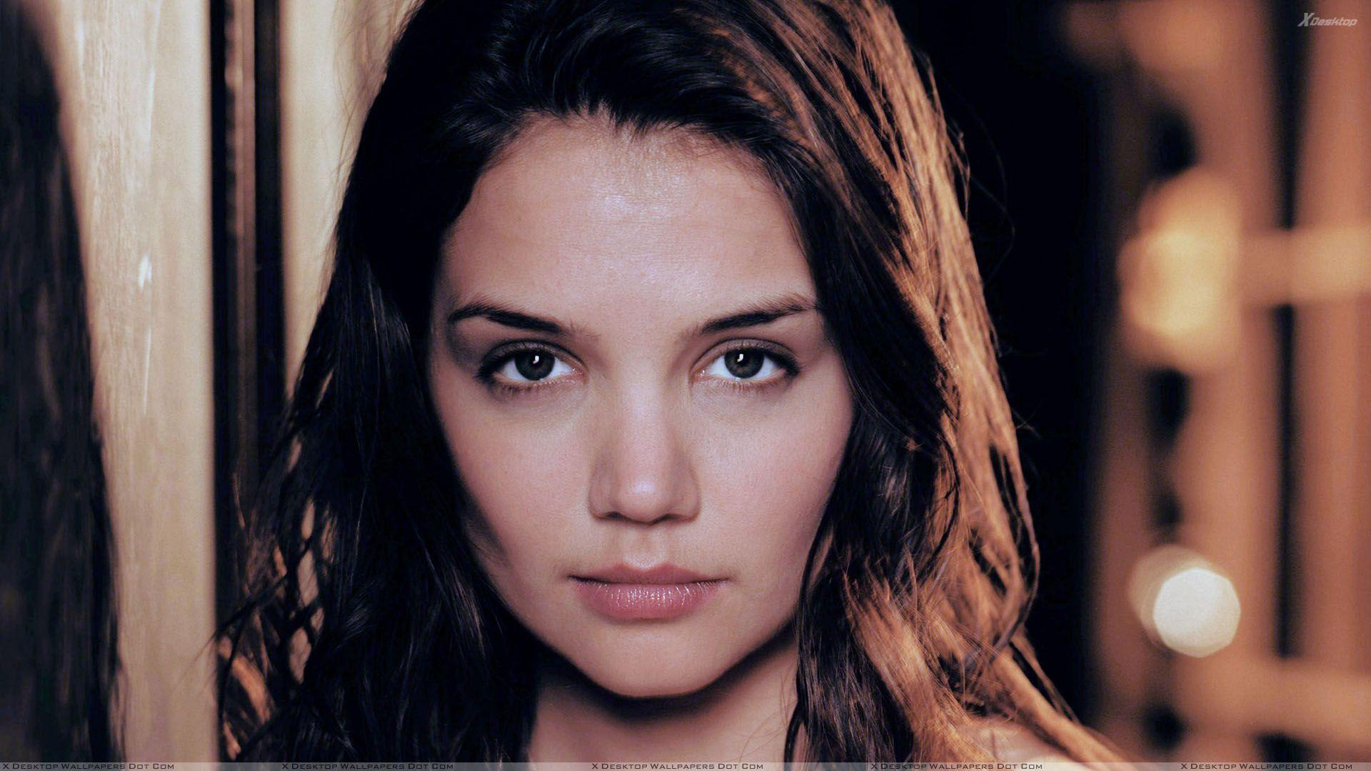 1920x1080 Katie Holmes Looking Front Wet Lips Face Closeup Wallpaper