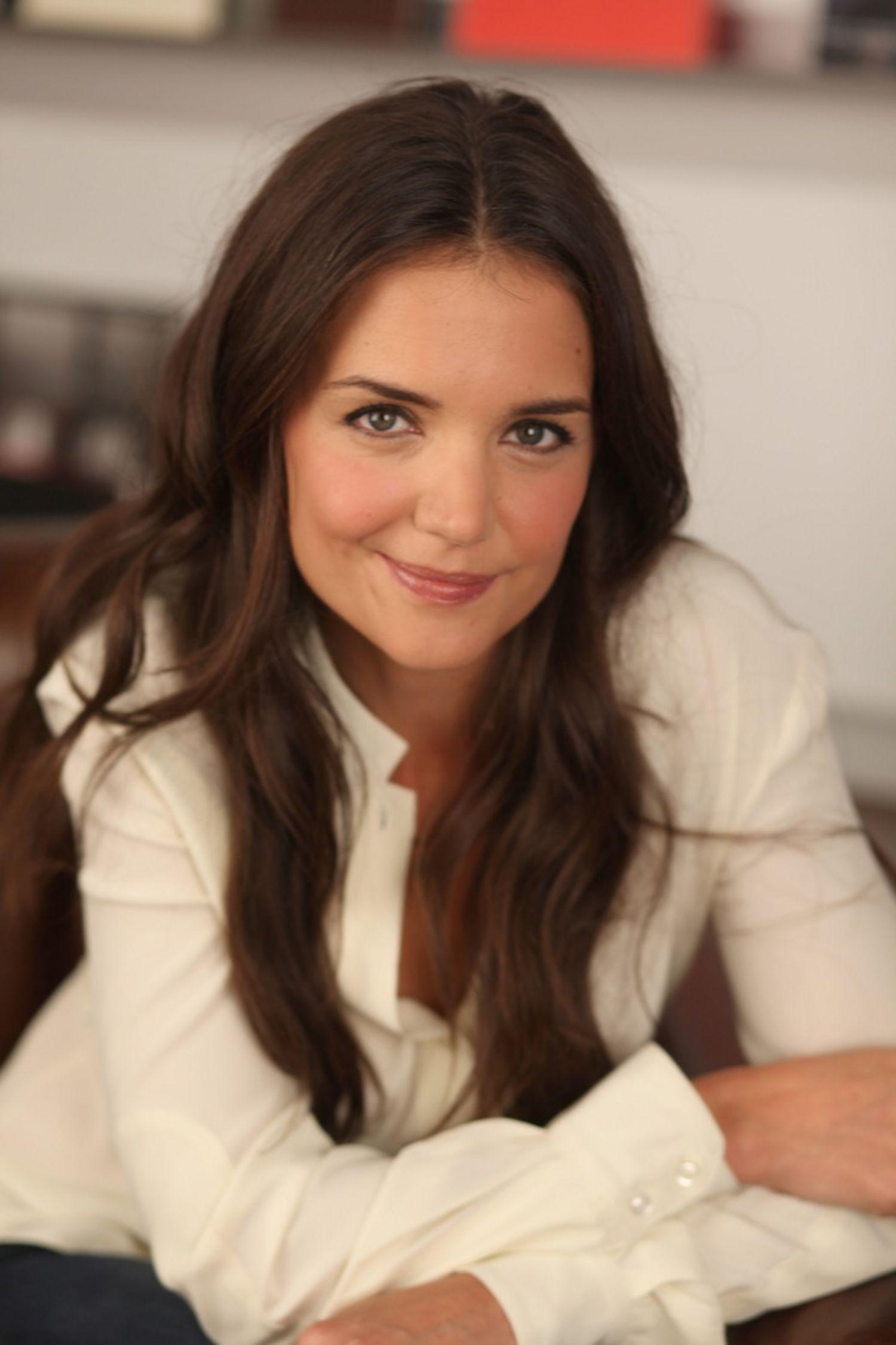 1500x2250 Yikes! Will Katie Holmes' Clothing Label Skip Out on New York Fashion Week?