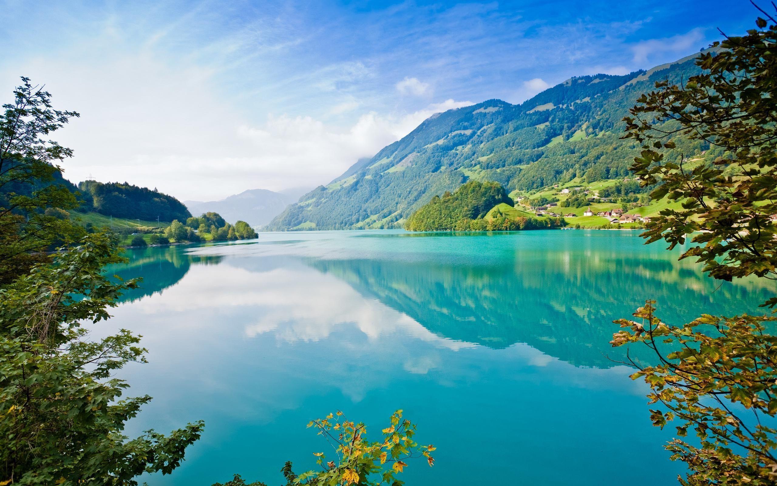 2560x1600 Green Lake Wallpaper