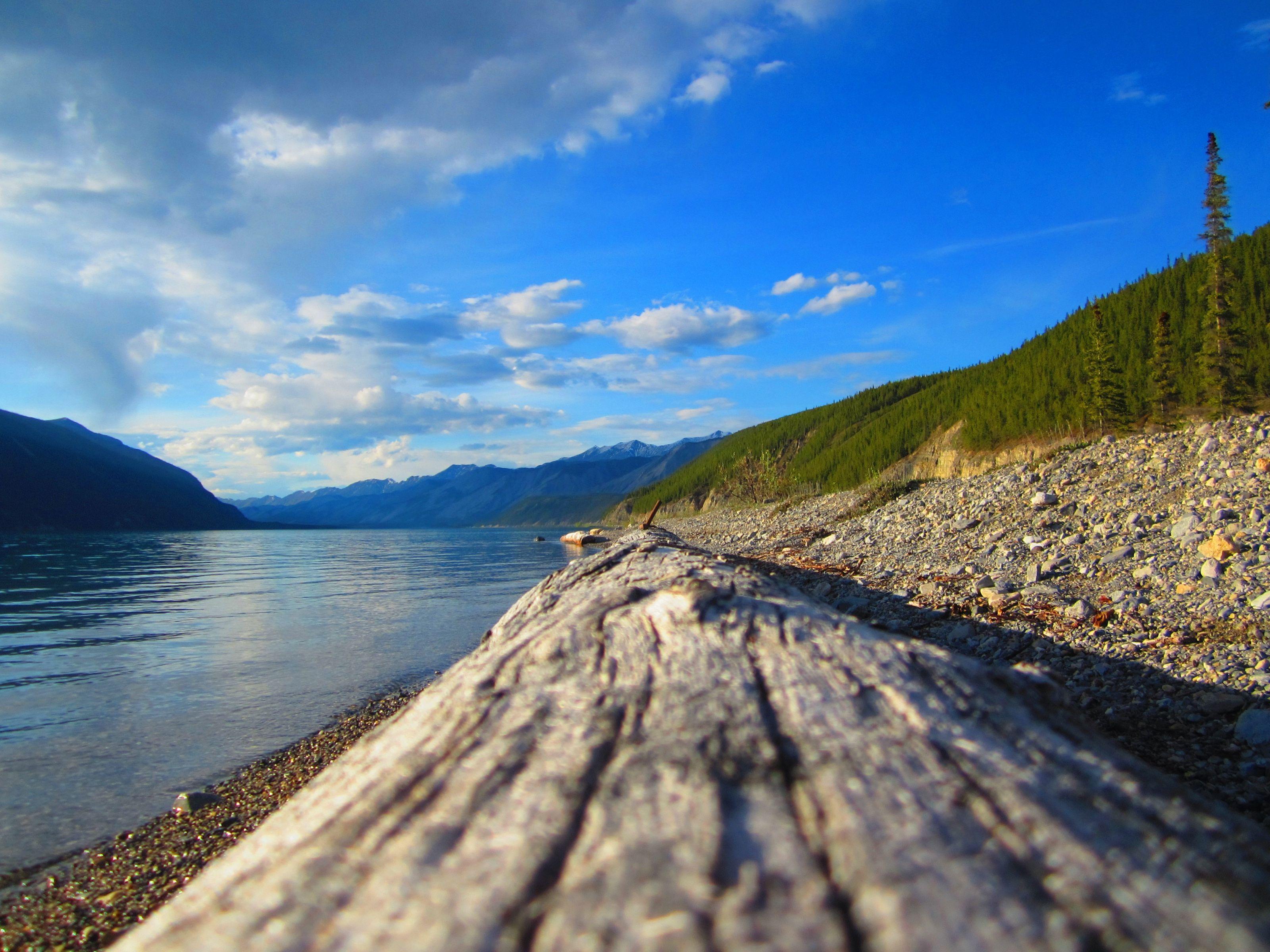 3200x2400 Muncho Lake in Northern British Columbia wallpaper in 3200x2400 resolution