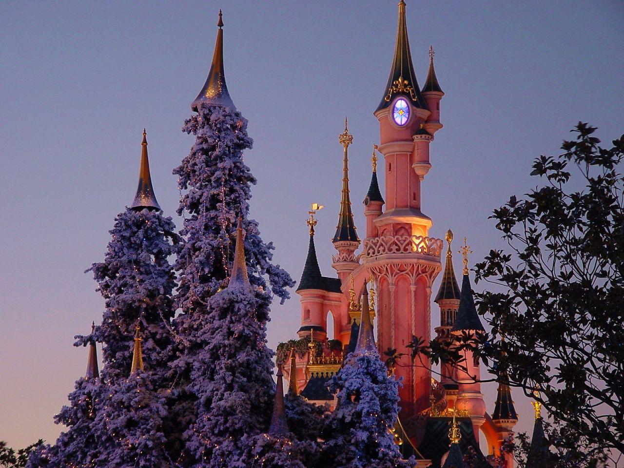 1280x960 Disneyland in winter Wallpaper