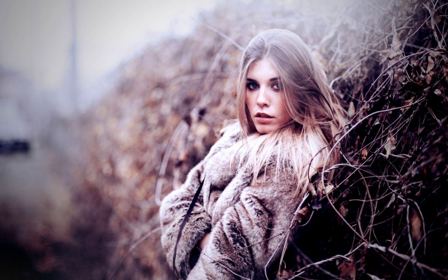 1512x945 Free download Fashion Model Winter Girl Look HD Wallpaper This Wallpaper [1512x945] for your Desktop, Mobile & Tablet. Explore Wallpaper Girls Trending. Wallpaper Girls Trending, Now Trending Wallpaper, Trending Sayings Wallpaper