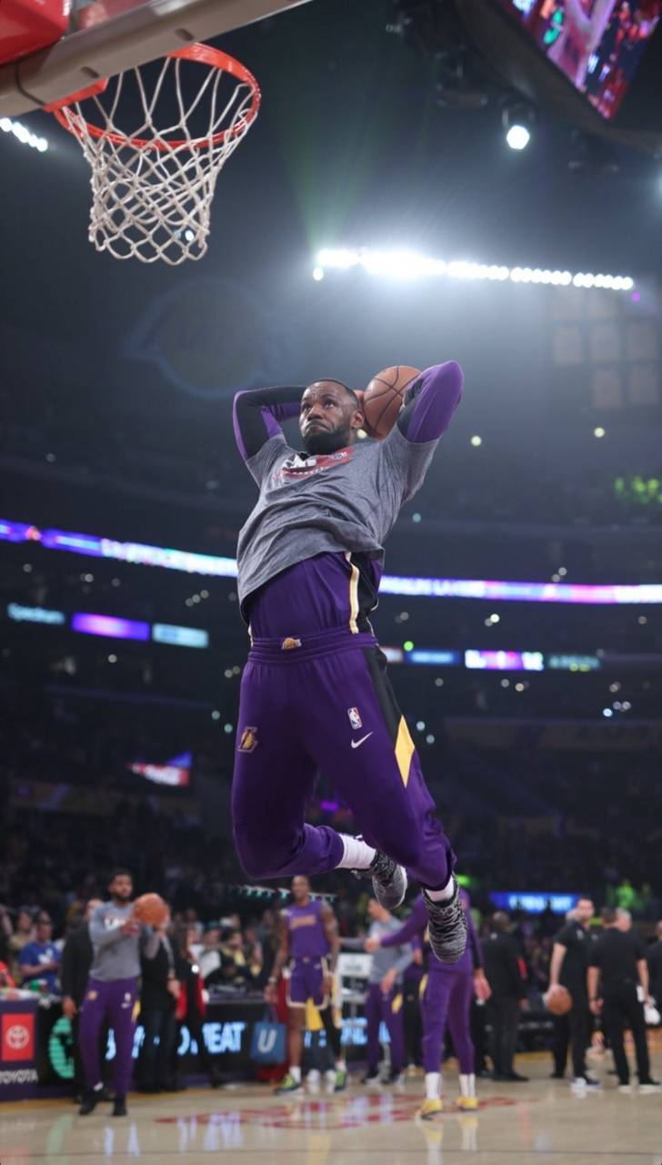 728x1280 Lebron James Dunk wallpaper