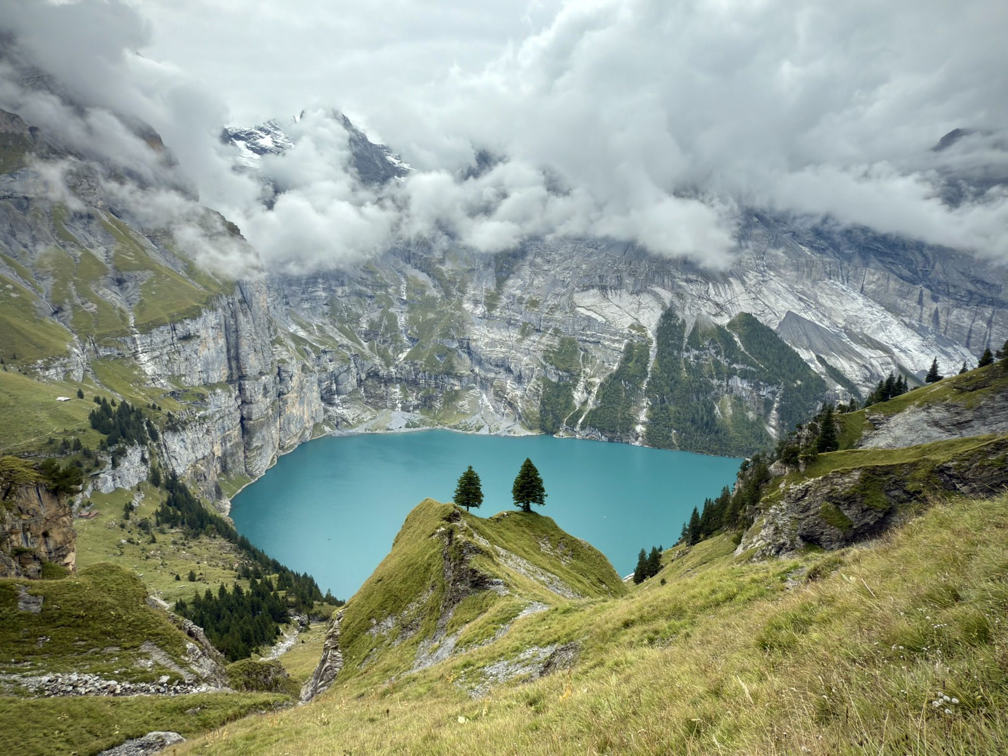 2048x1536 Oeschinensee Perle im Berner Oberland