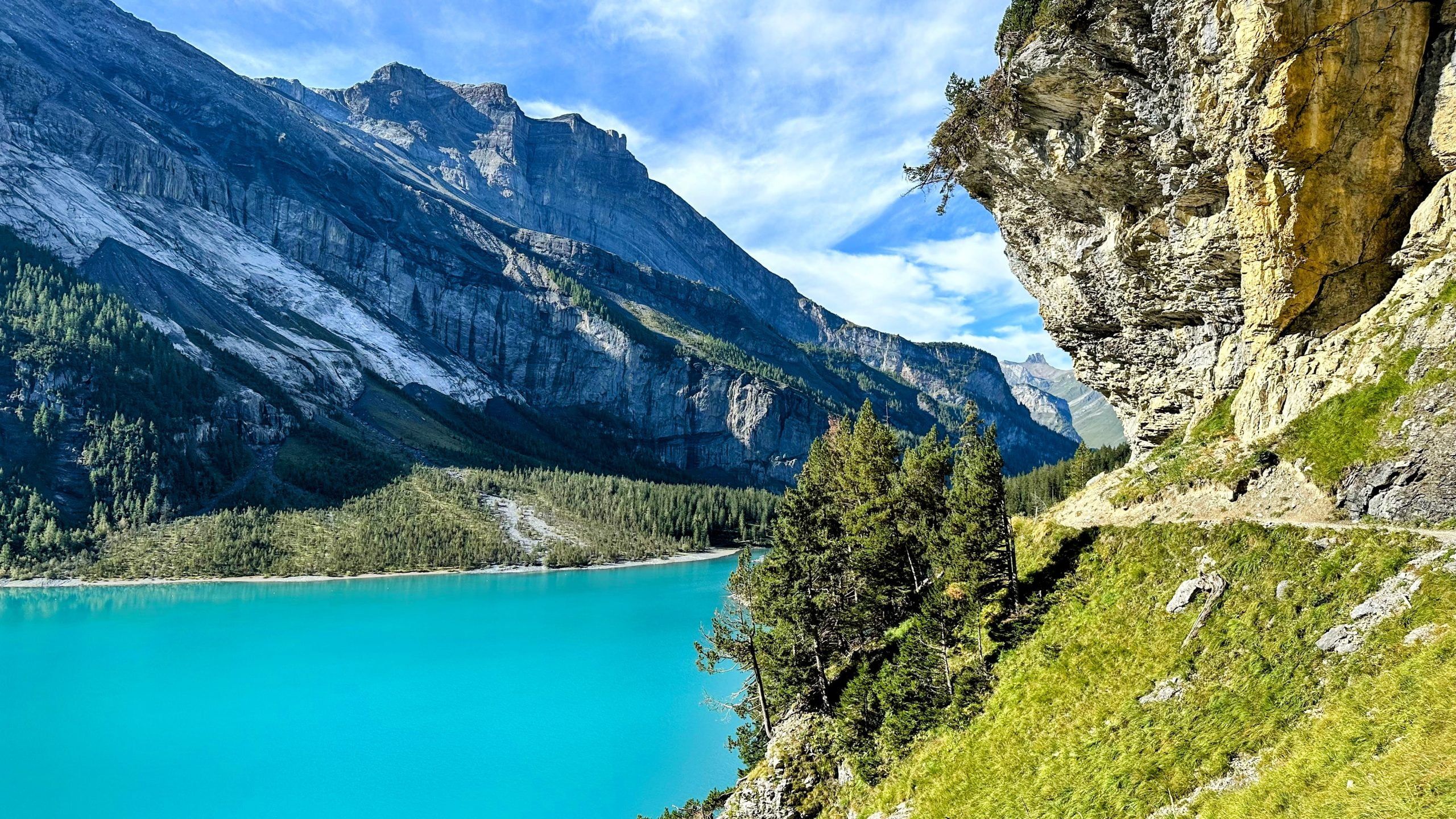 2560x1440 Oeschinensee: Discover this Enchanted Swiss Alpine Lake (2024 Guide)