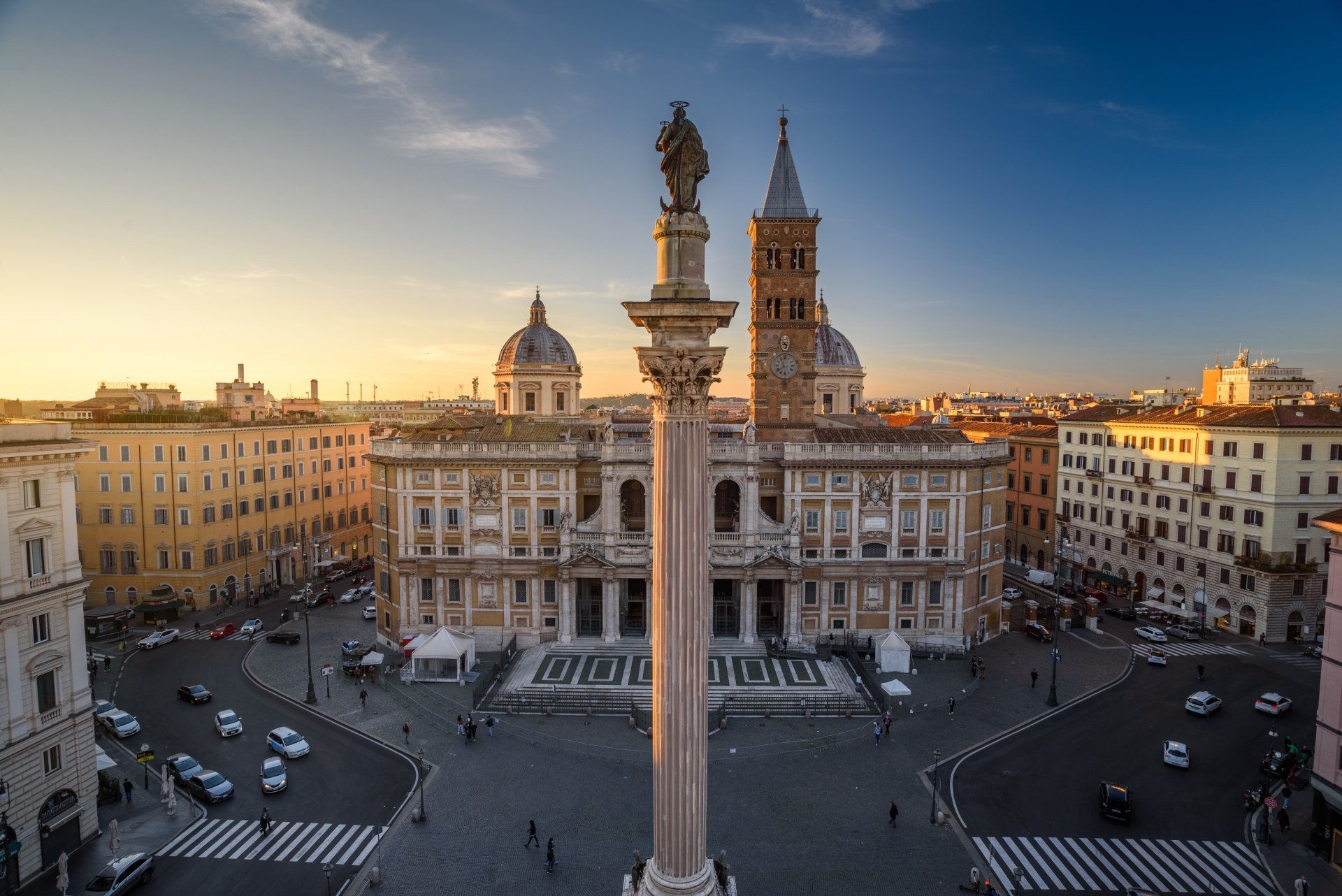 1920x1282 Majestic Rome Square: Iconic Church & Historic Architecture in 4K Ultra HDx4003