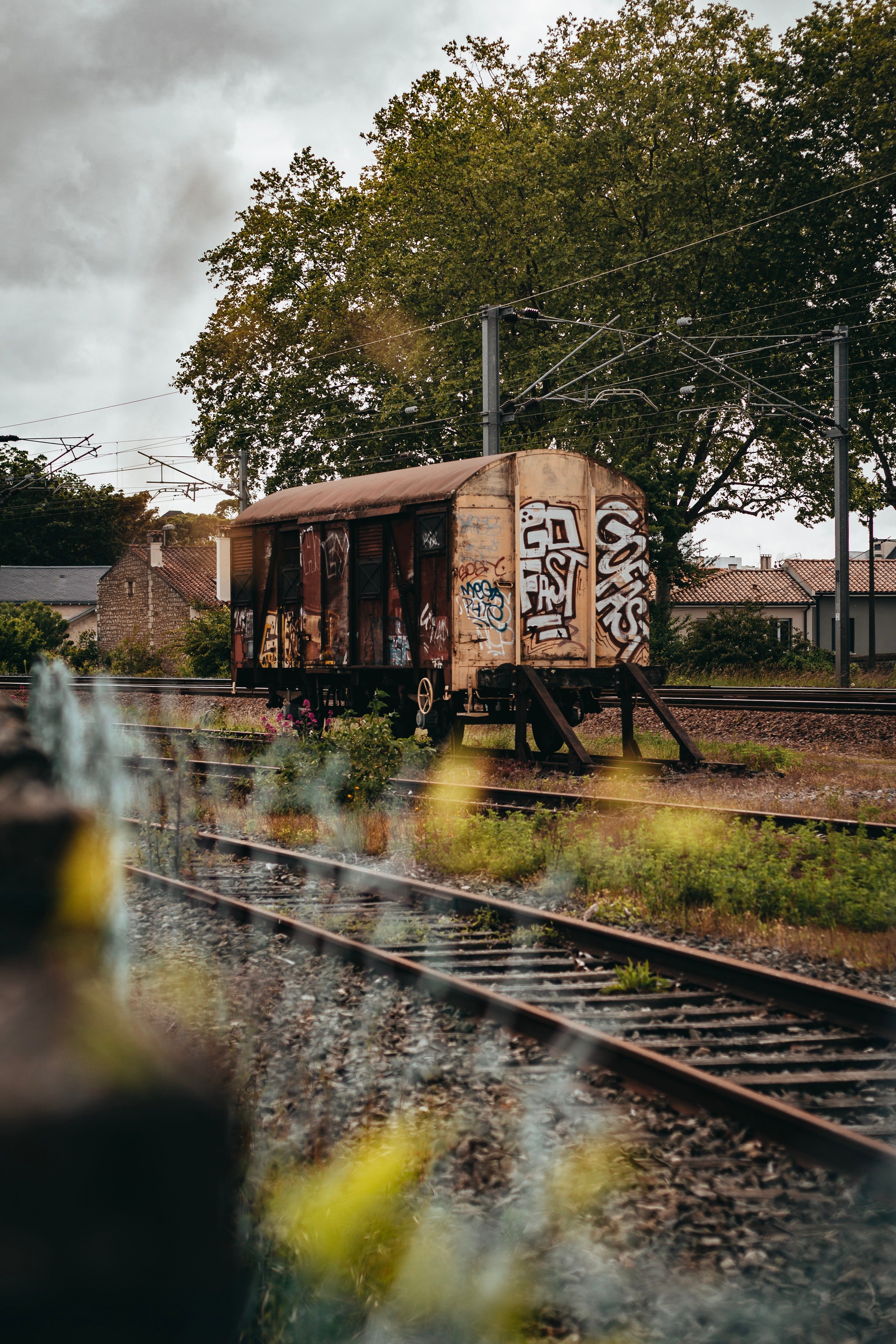 3325x4988 Brown Train on Railway · Free