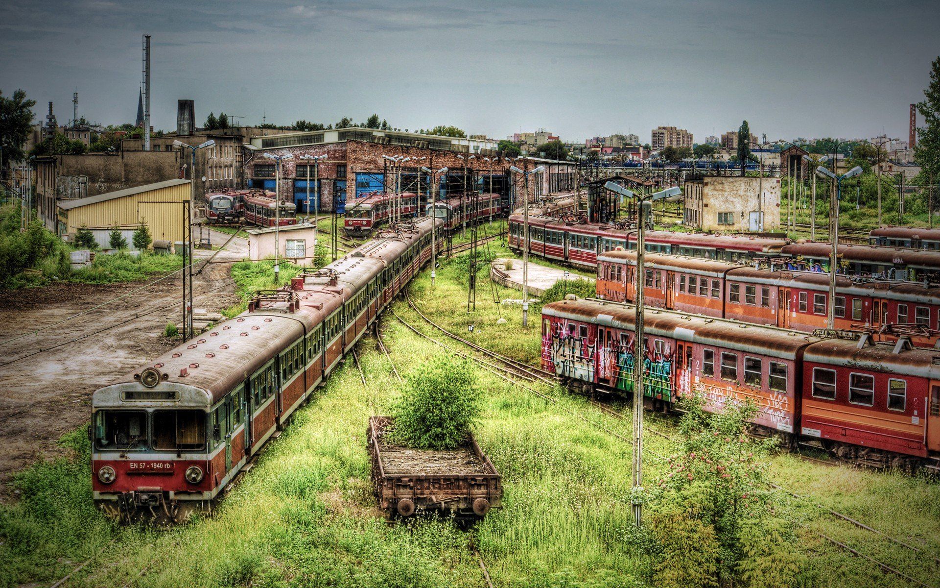 1920x1200 HD Wallpaper: Captivating HDR Photography of Abandoned Trainsx1200