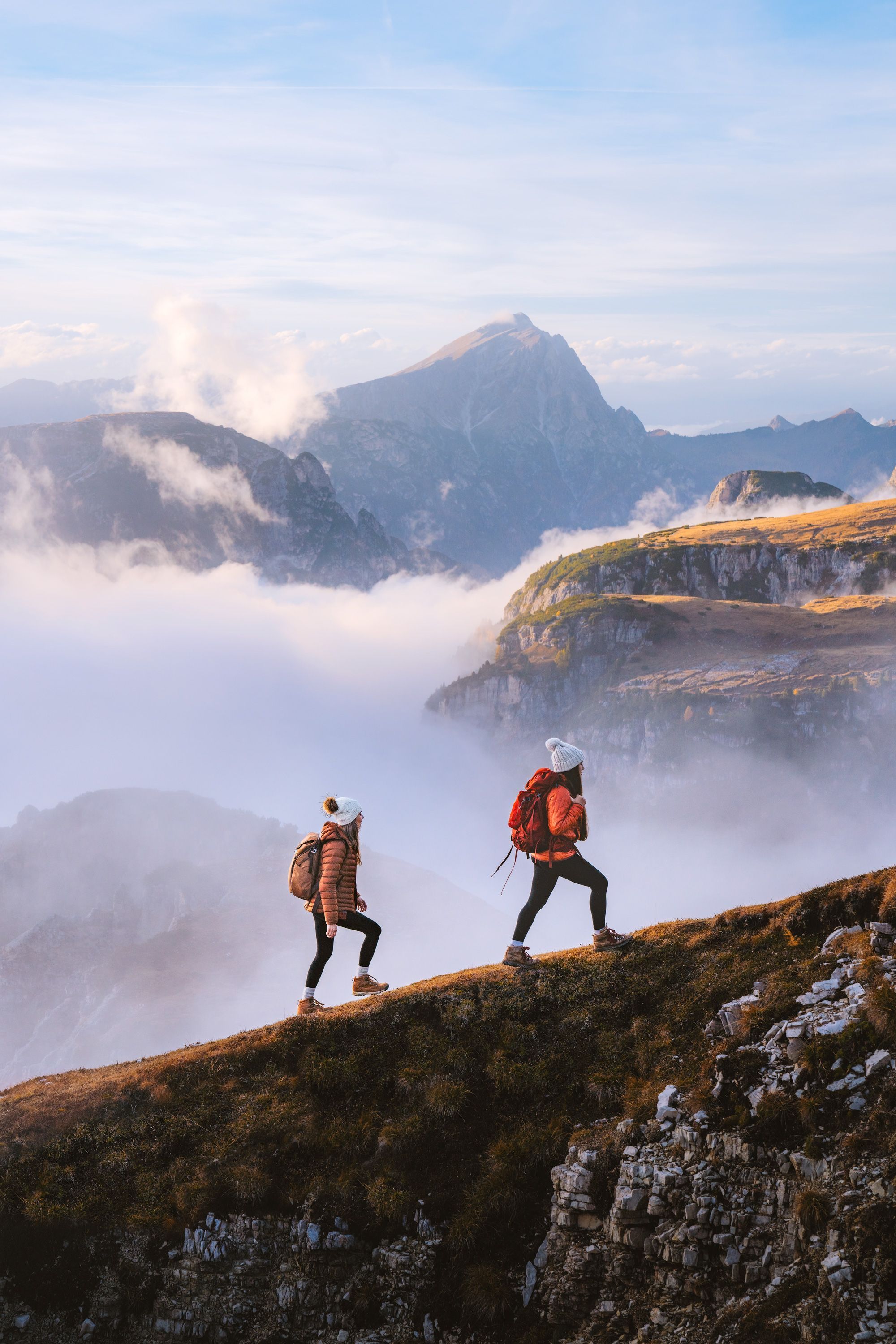 2000x3000 And Stills Et Jim Jules Et Jean Two Women Hiking With Backpackslian Linked