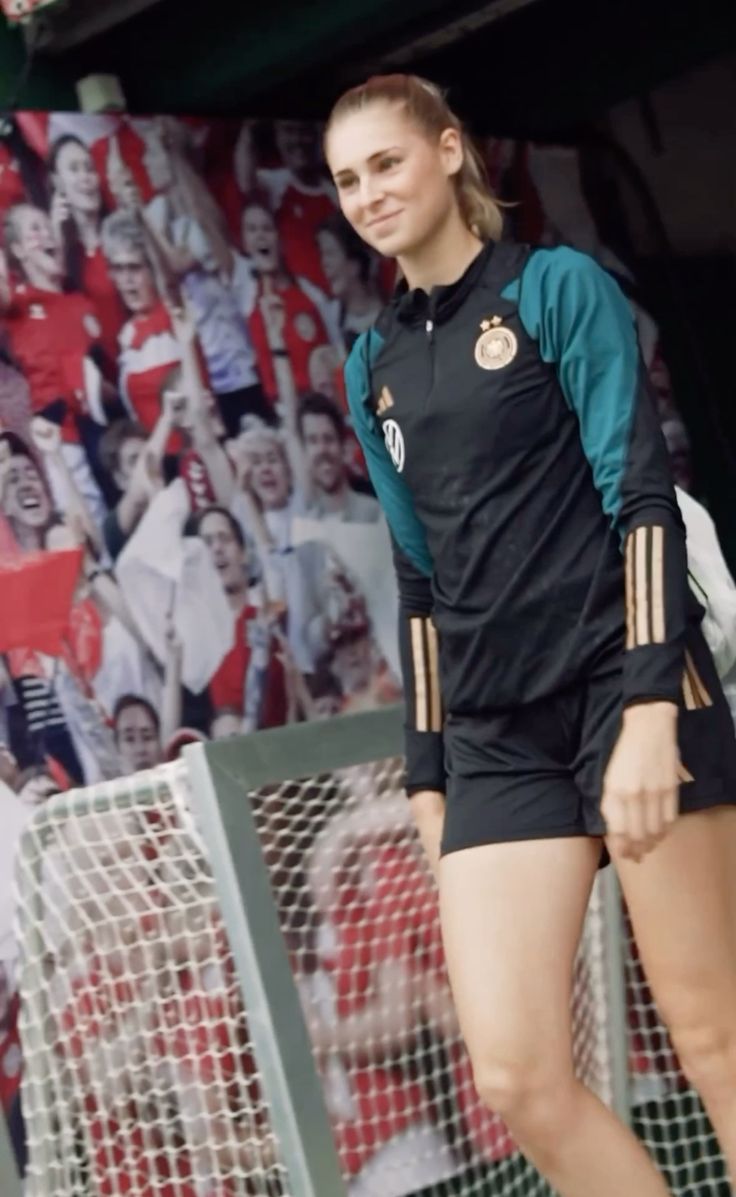 736x1197 Jule Brand