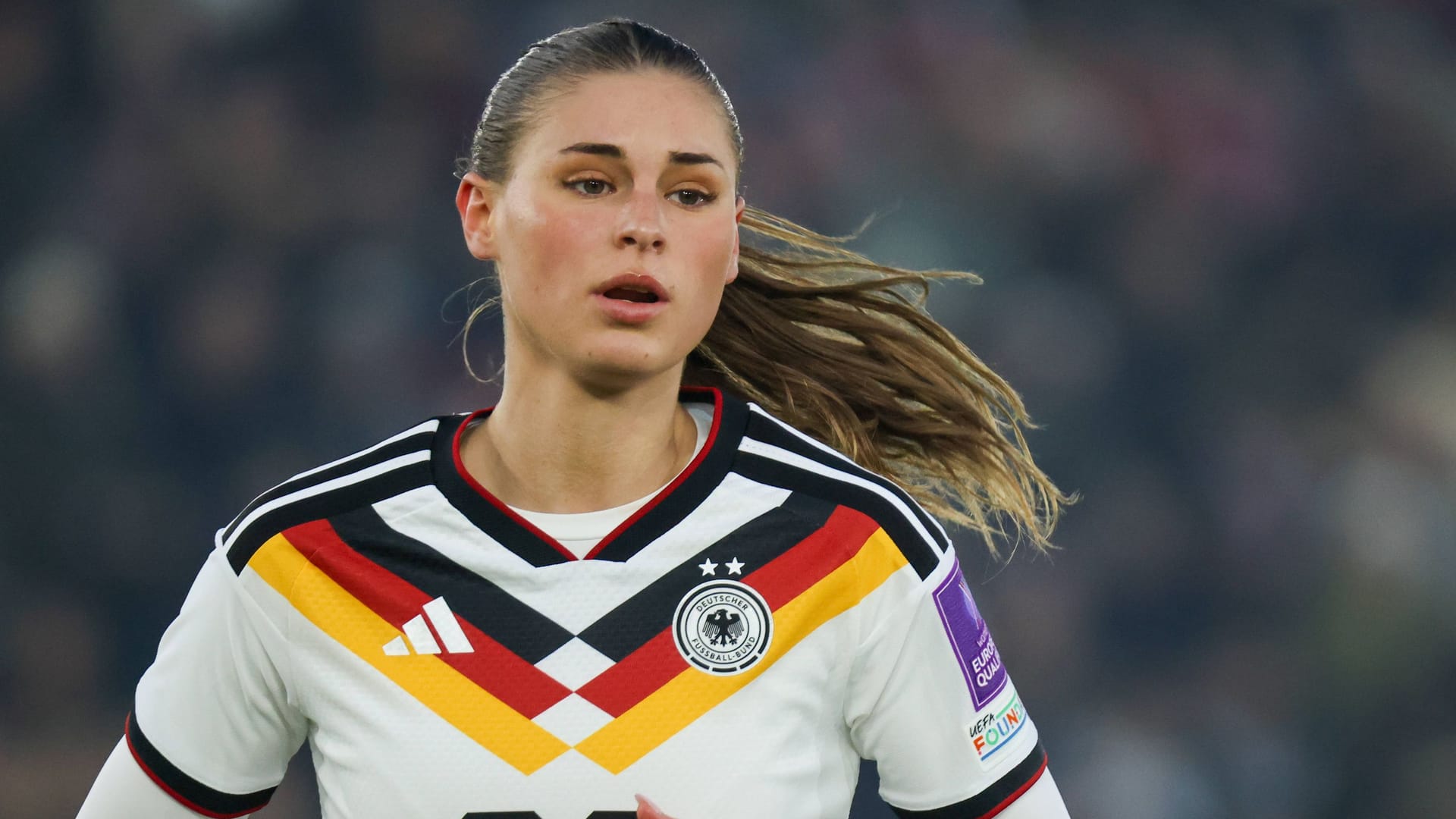 1920x1080 DFB Star Jule Brand: Ihr Bruder Felix Ist Performance Coach