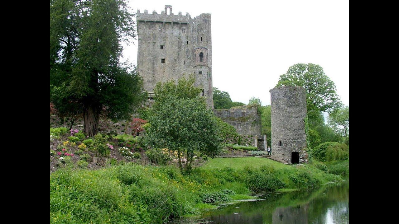 1280x720 Kissing the Blarney Stone at Blarney Castle, Ireland