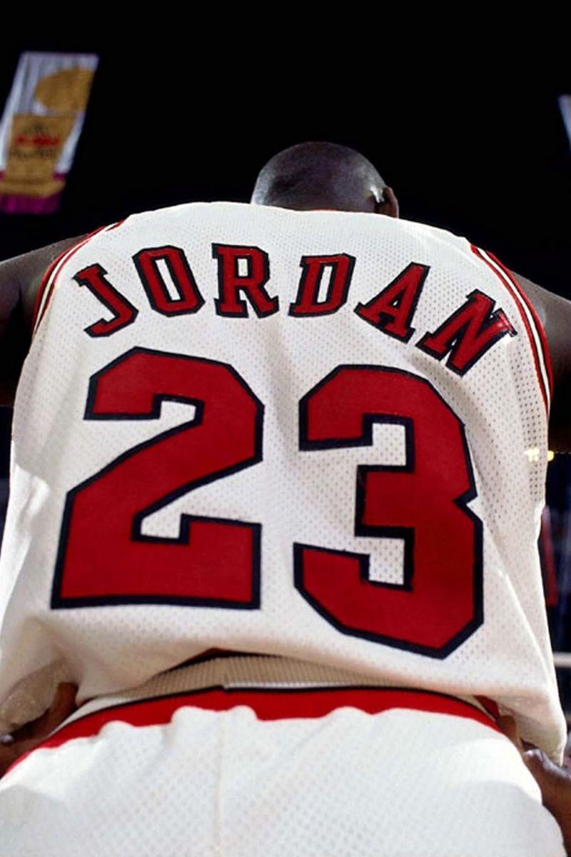 800x1200 Michael Jordan iPhone 5 Wallpaper