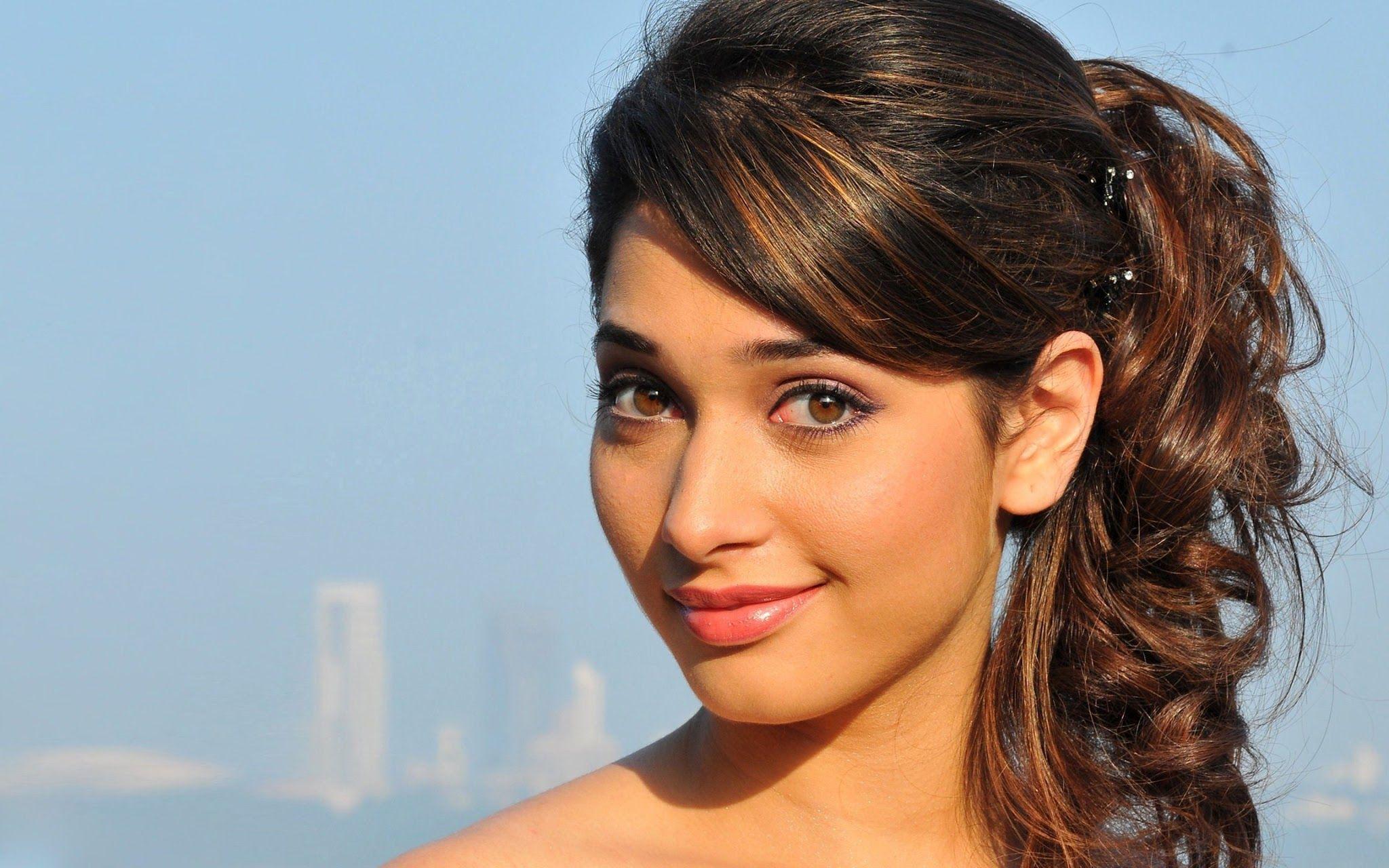 2048x1280 Tamannaah Bhatia Full HD Wallpaper