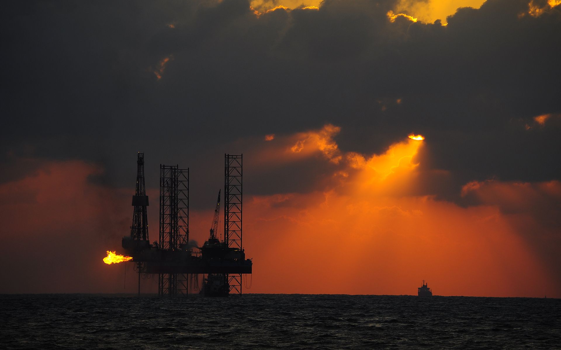1920x1200 oil, Rig, Platform, Sunlight, Clouds, Ocean, Boat, Fire Wallpaper HD / Desktop and Mobile Background