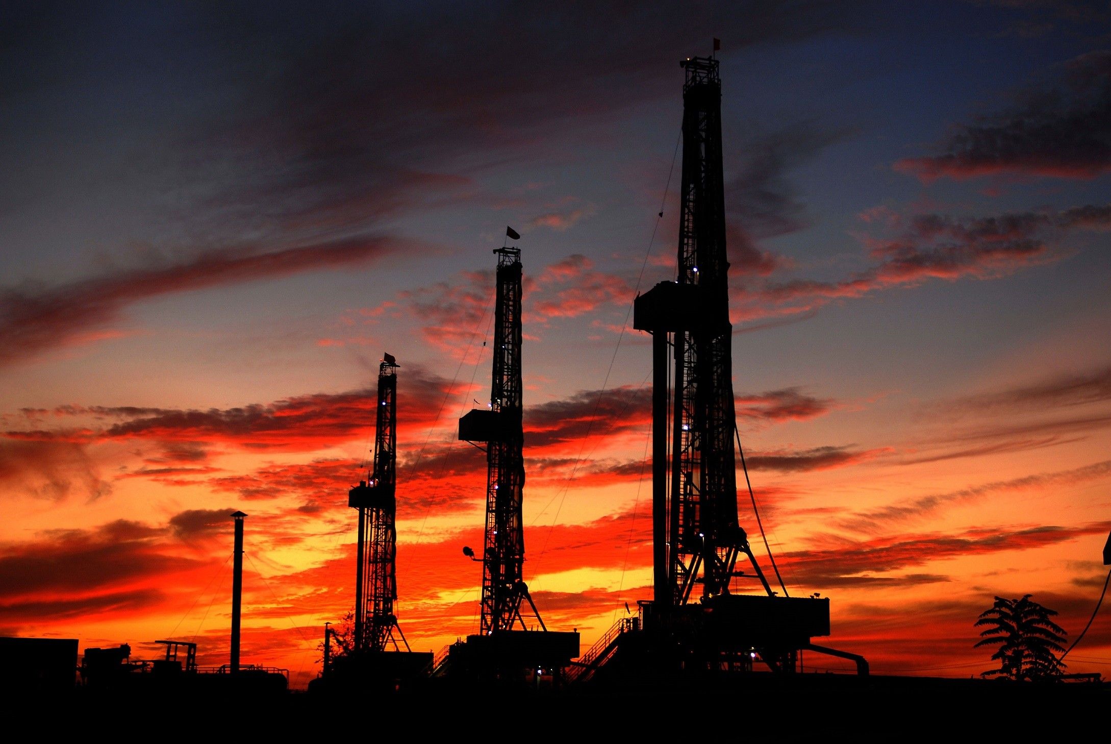 2178x1458 Drilling Rig Wallpaper