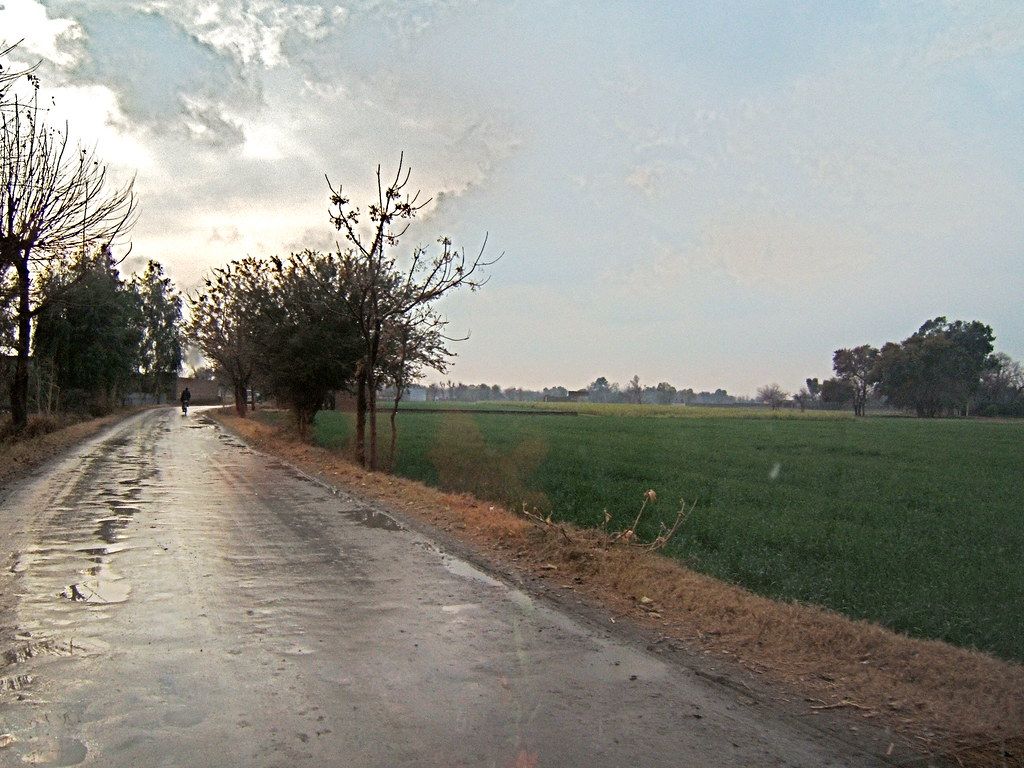 1024x768 Pakistani Village, Rural road to Hazro, Punjab Pakistan