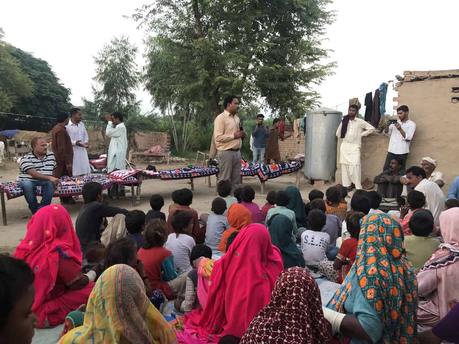 1600x1200 Pakistan Village Outreach