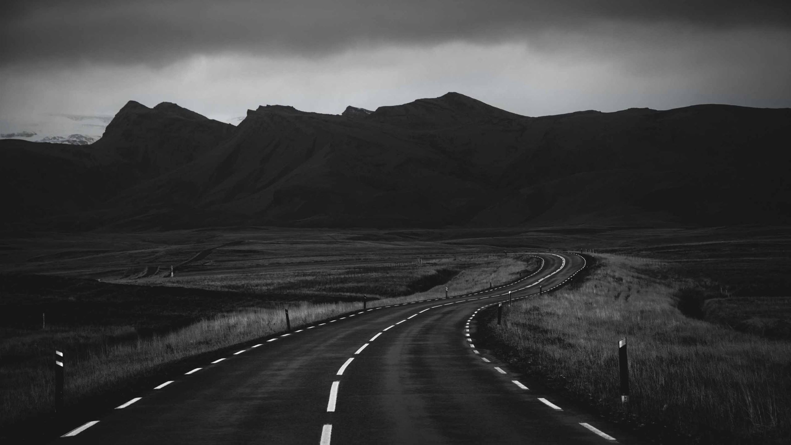 2560x1440 Road In Black And White MacBook Air Wallpaper Download