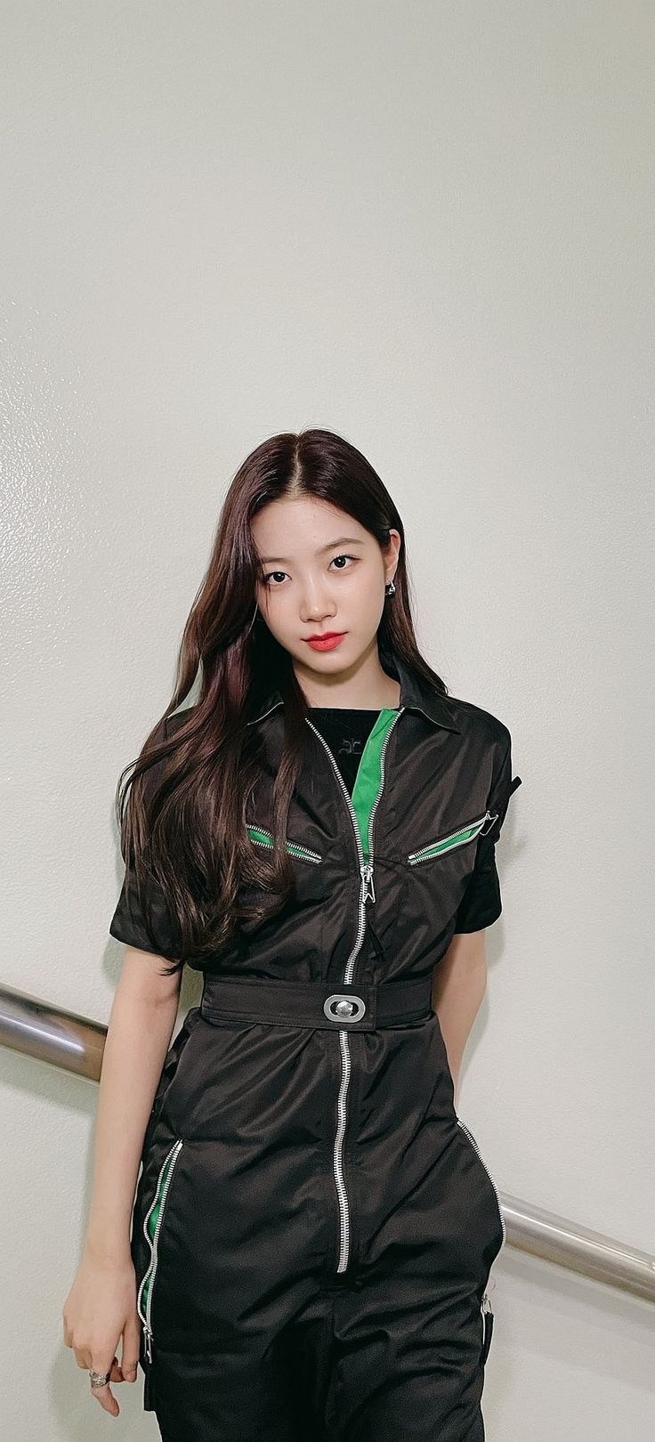 736x1620 
