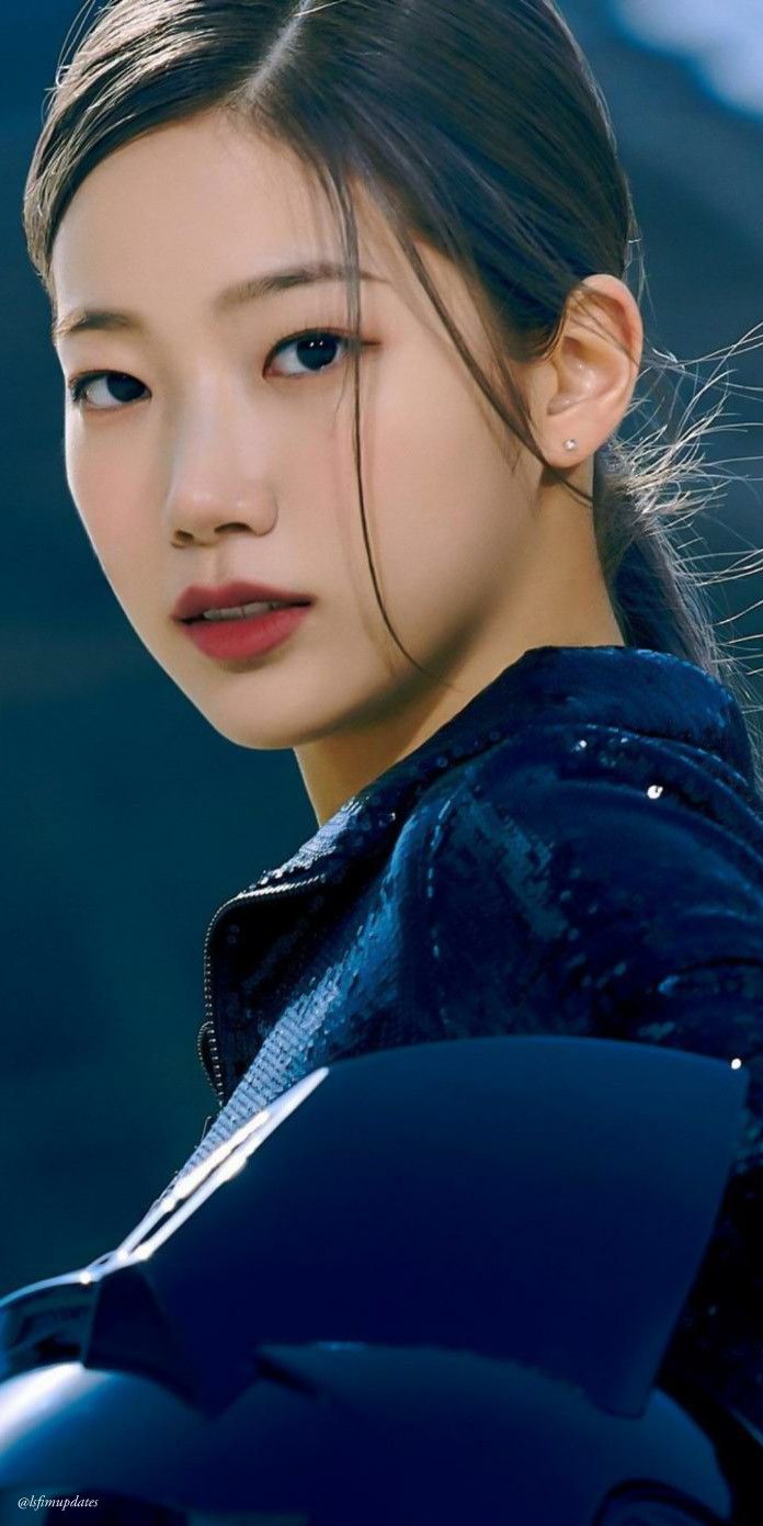 696x1391 Kazuha Nakamura Wallpaper