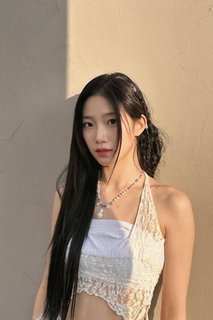 736x1104 KAZUHA LE SSERAFIM PHOTO
