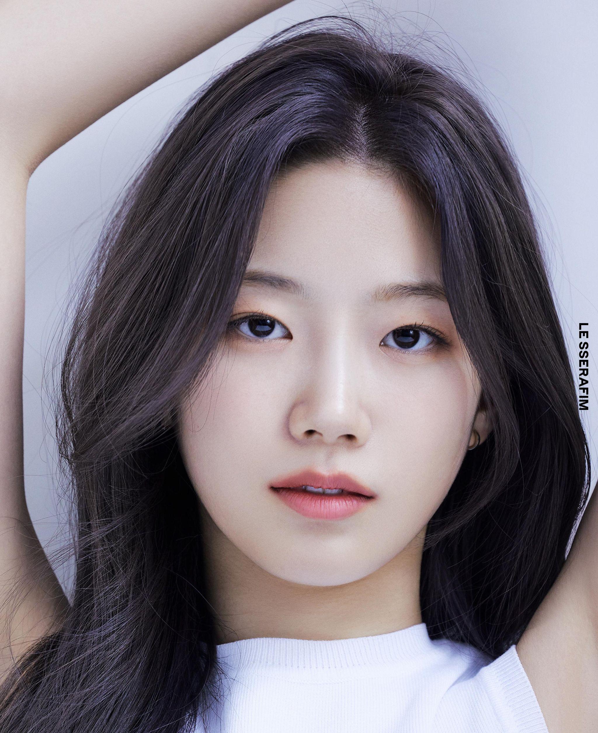 2048x2509 LE SSERAFIM (Debut Profile Photo)