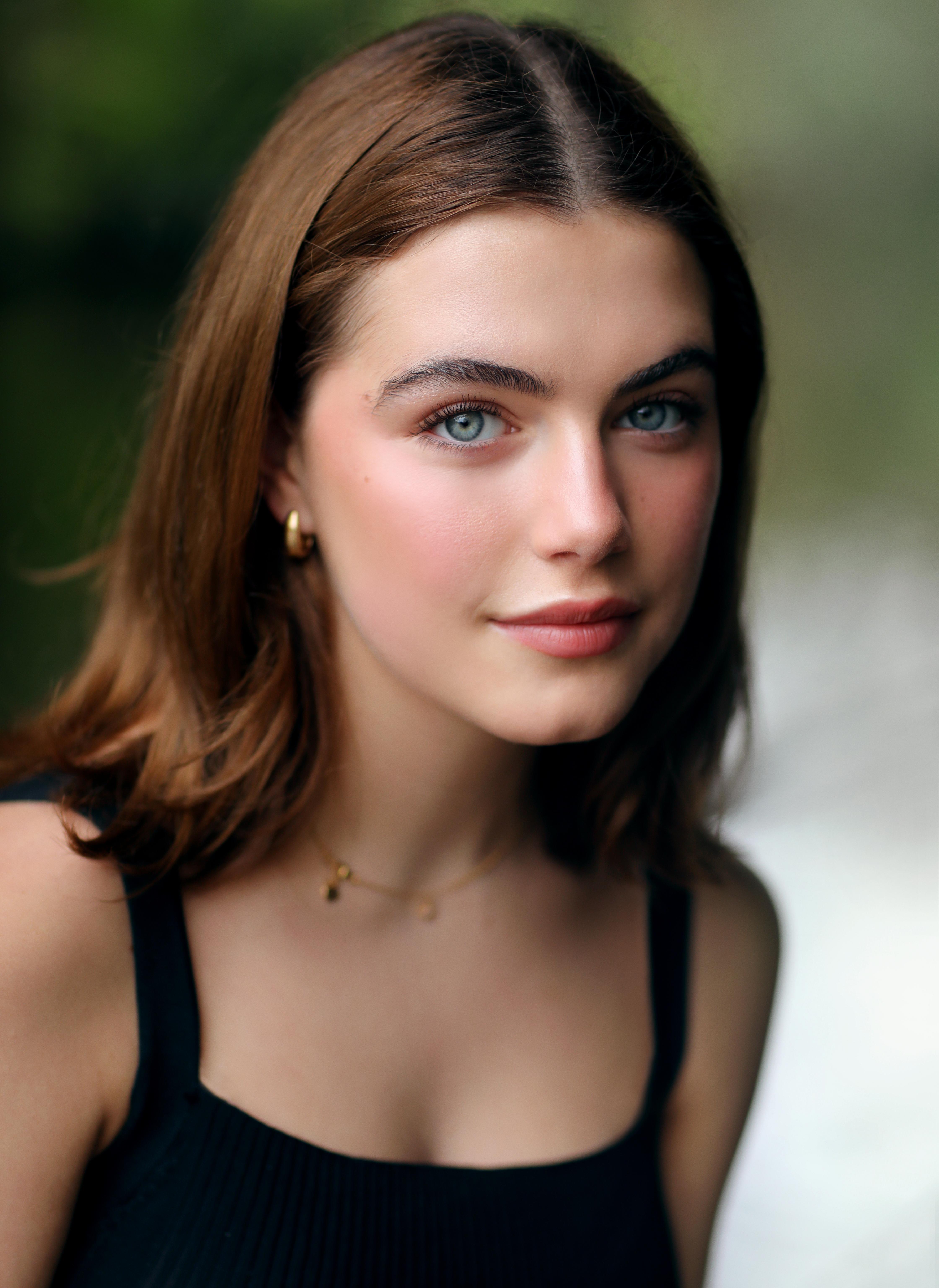 4480x6145 Ella Bright