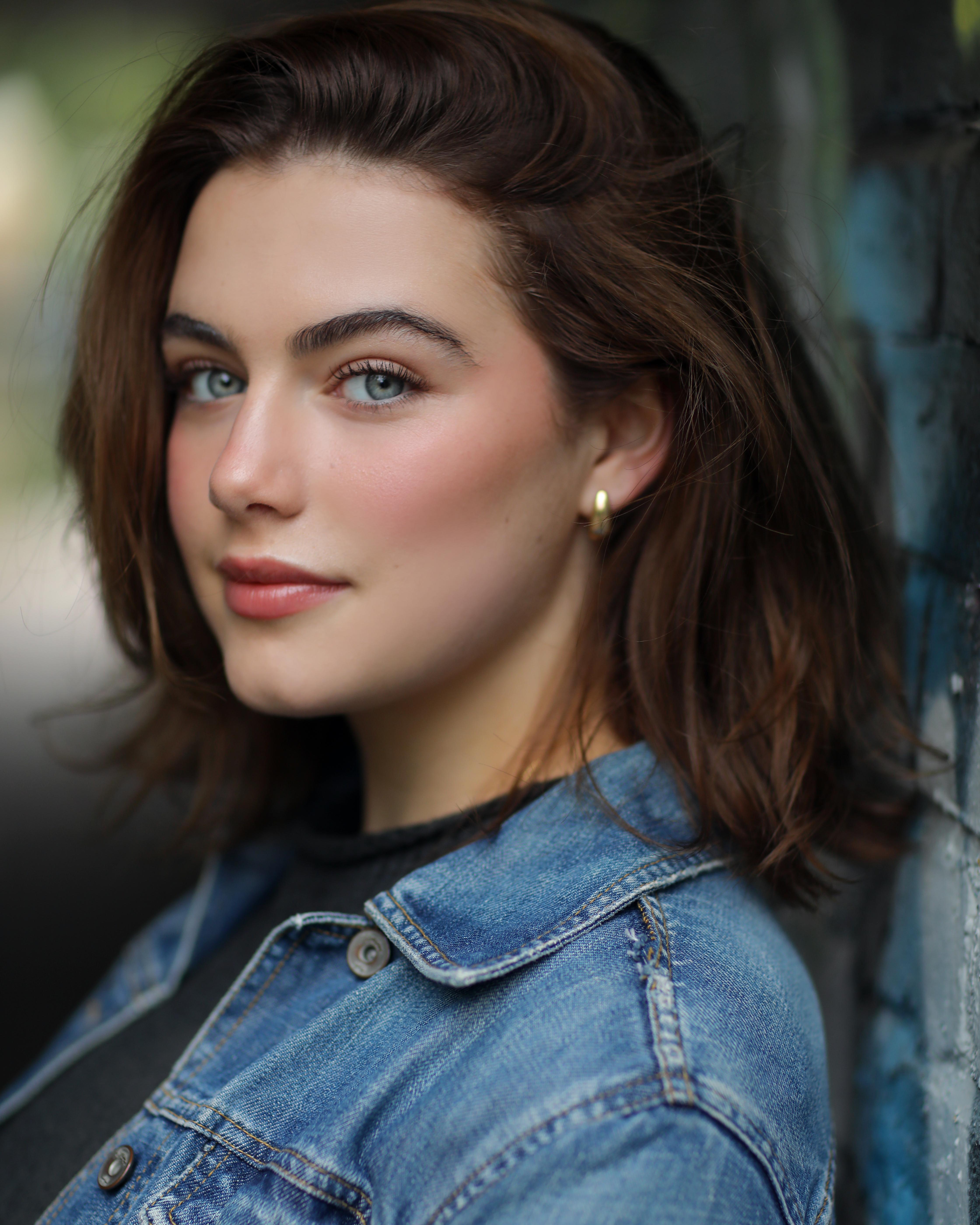 4480x5600 Ella Bright